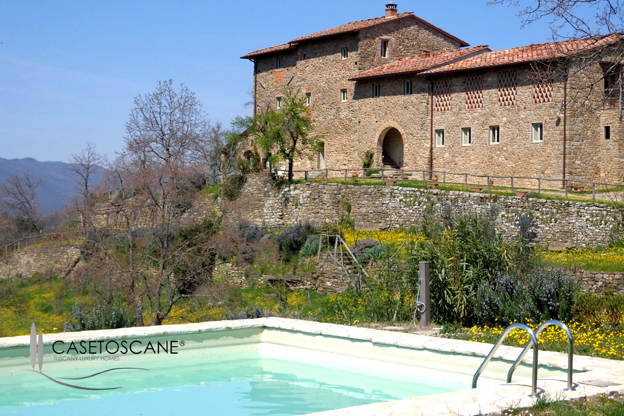 Agriturismo in antico casale del 1200 ristrutturato in magnifica posizione tra Arezzo e Firenze.