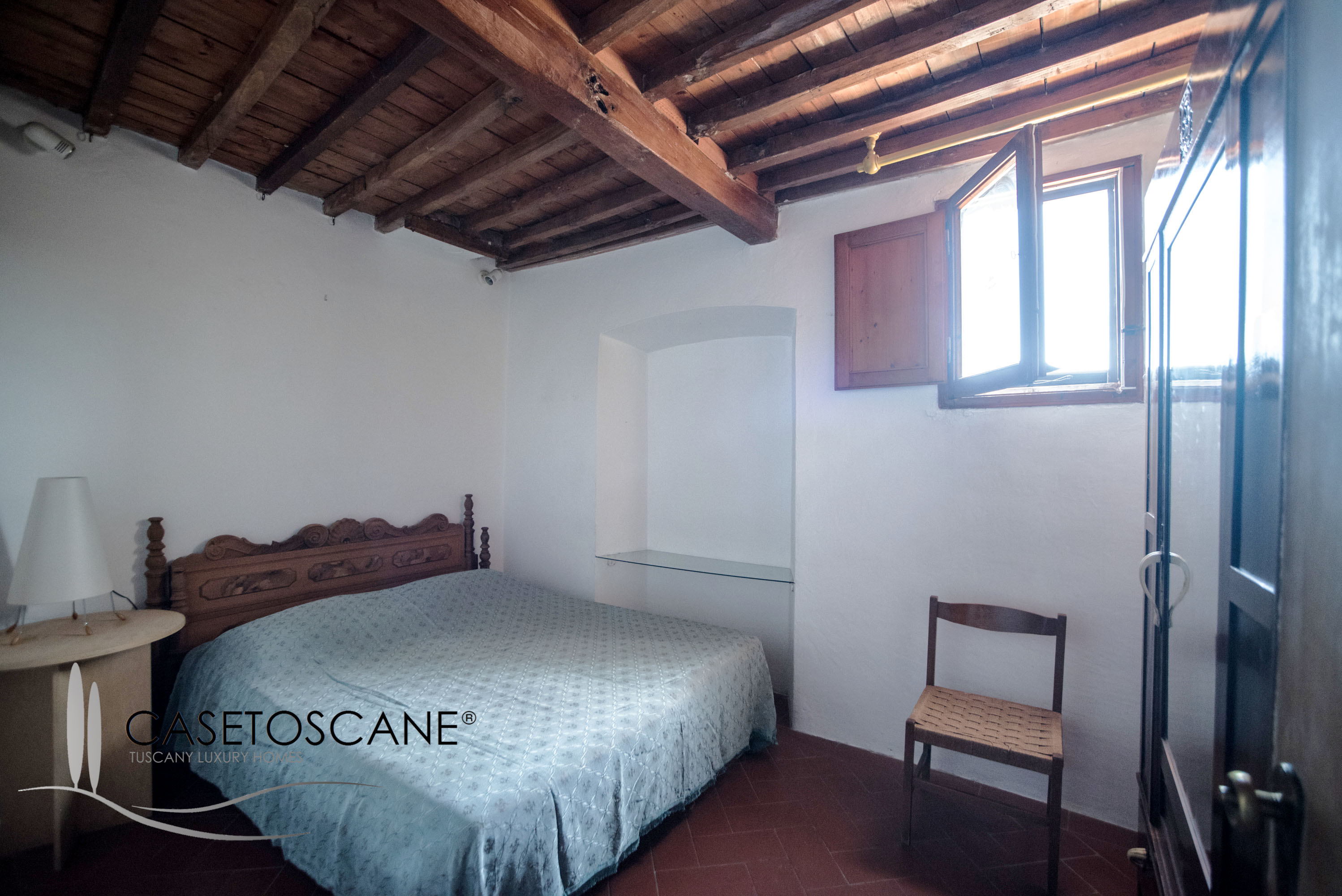 2453 - Bellissimo appartamento ristrutturato al secondo piano (ultimo) in antico palazzo nel centro storico di Bucine (AR).