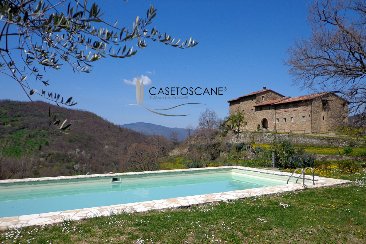 Agriturismo in antico casale del 1200 ristrutturato in magnifica posizione tra Arezzo e Firenze.