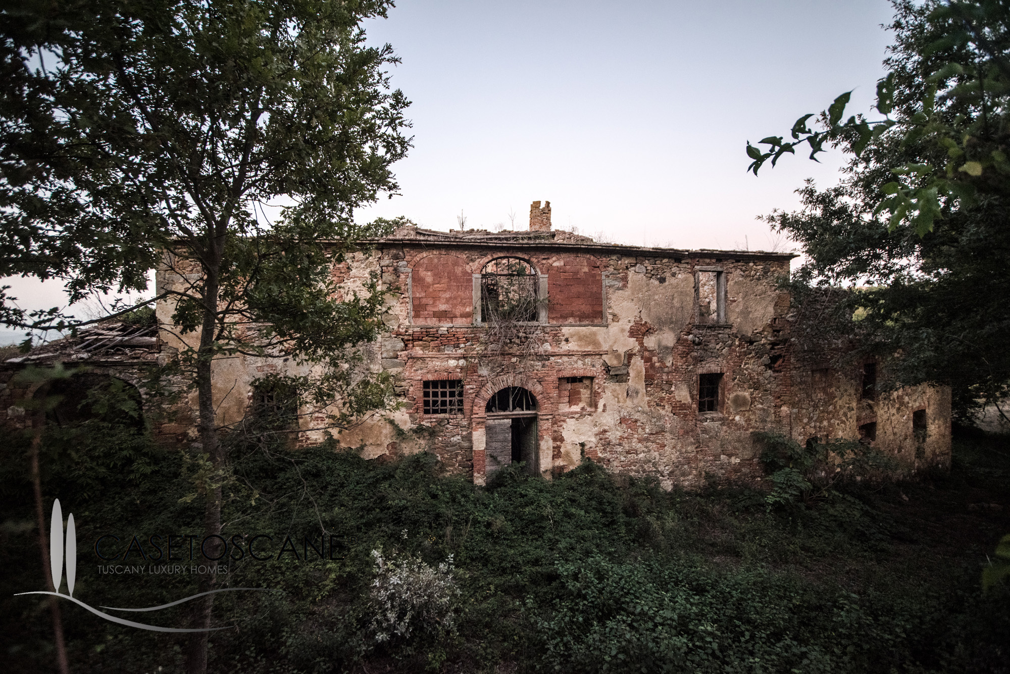 Tipico casale toscano da ristrutturare a Trequanda (Siena)