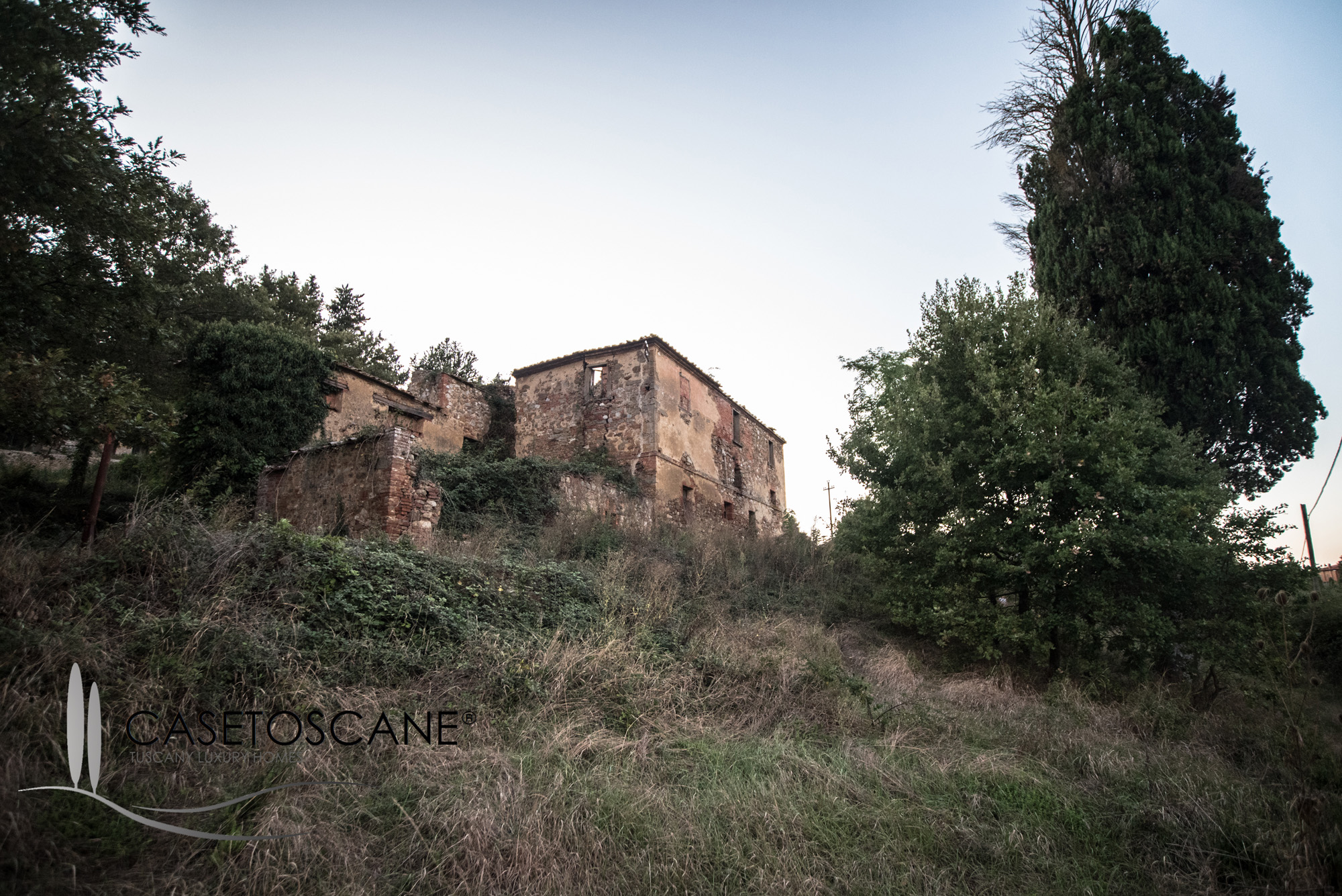 Tipico casale toscano da ristrutturare a Trequanda (Siena)