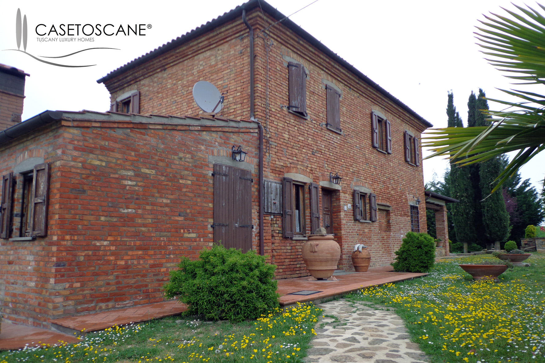Casale in mattoni, ristrutturato, di mq.270 circa, tra Torrita di Siena e Montepulciano (SI)