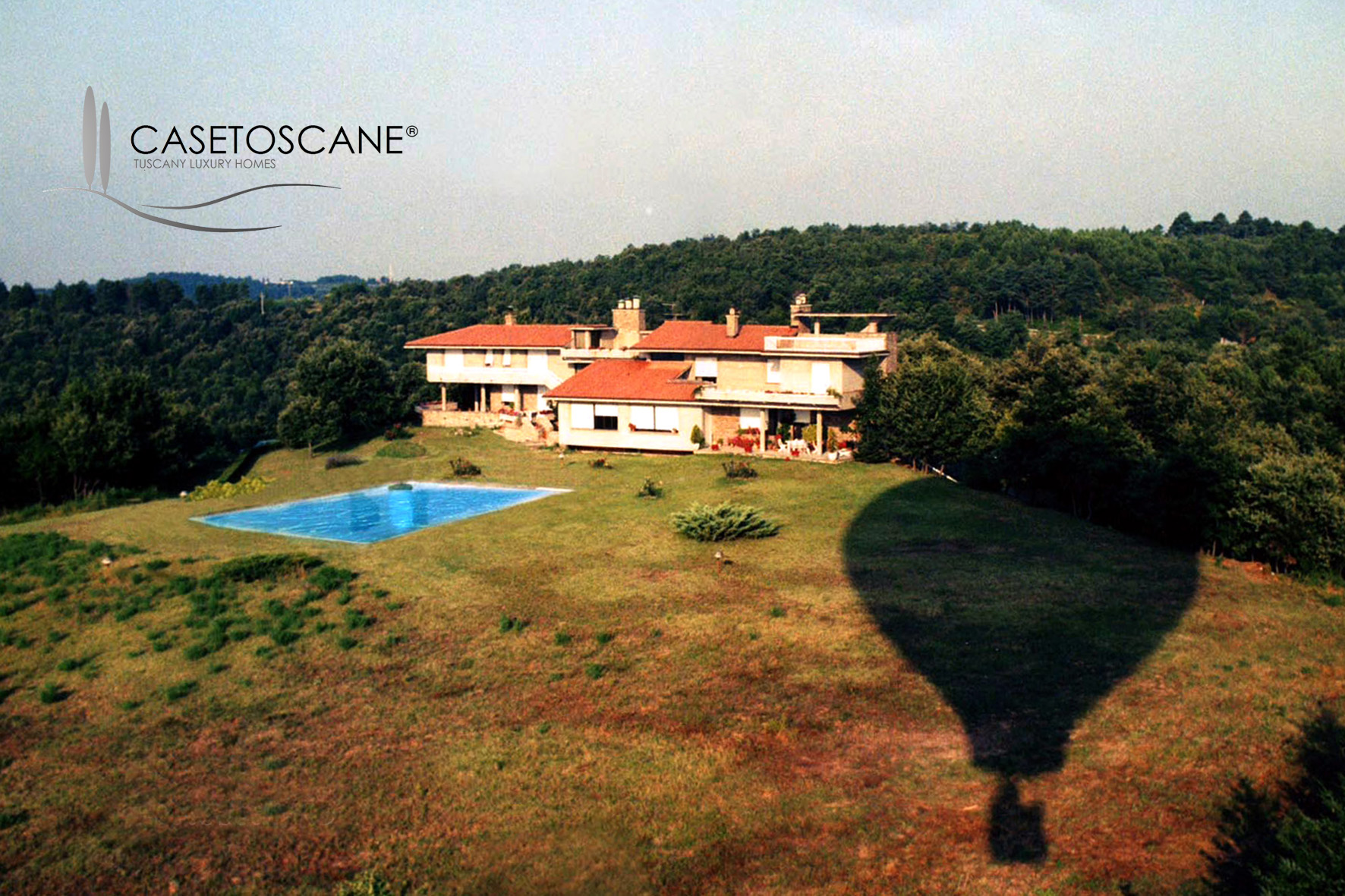 Villa con piscina parzialmente da ristrutturare sulle colline di Monte San Savino (AR)