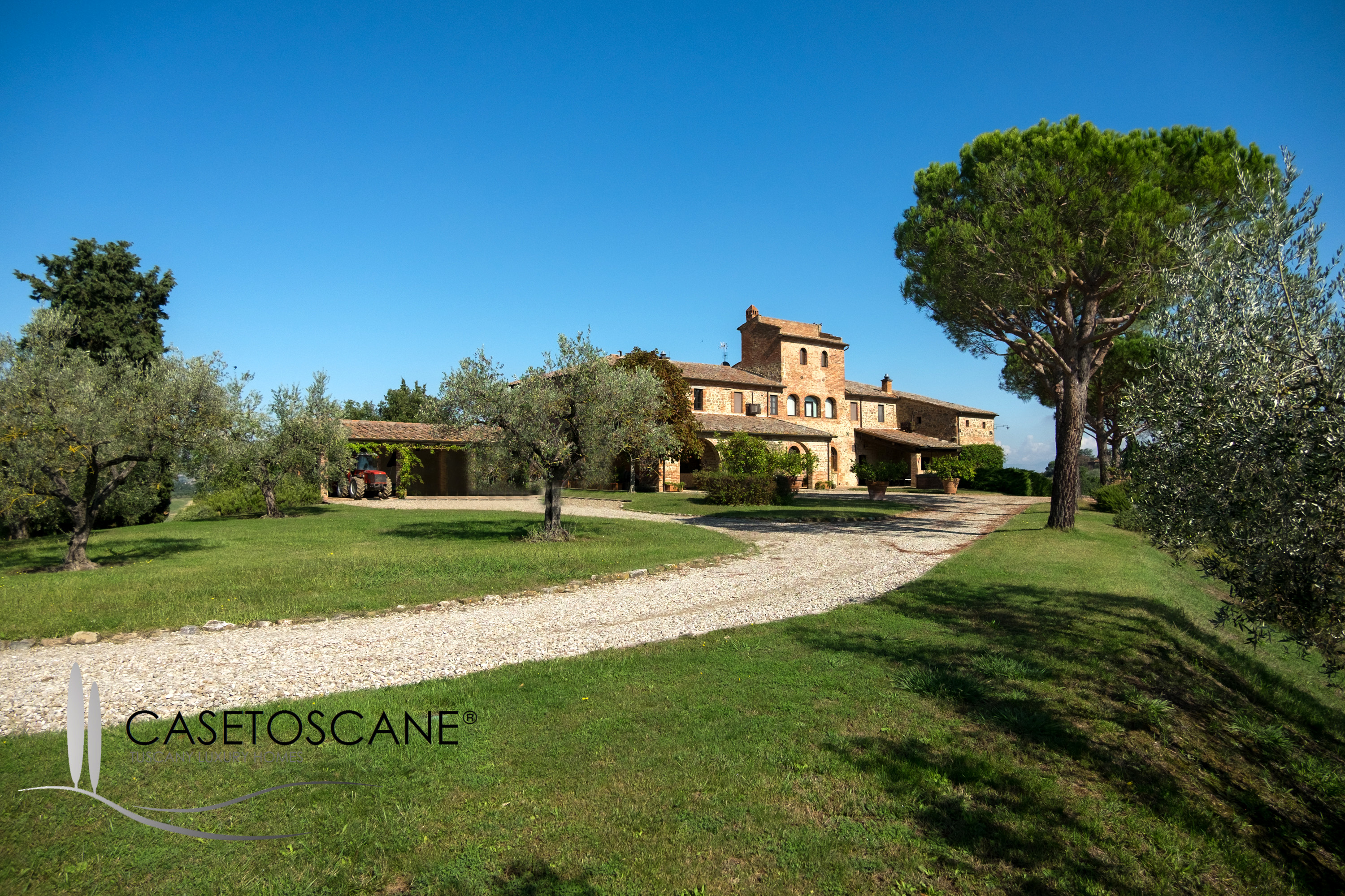 3023 - Azienda agricola di ha.37 con casale del 1600 perfettamente ristrutturato di mq.870 a Torrita di Siena (SI).