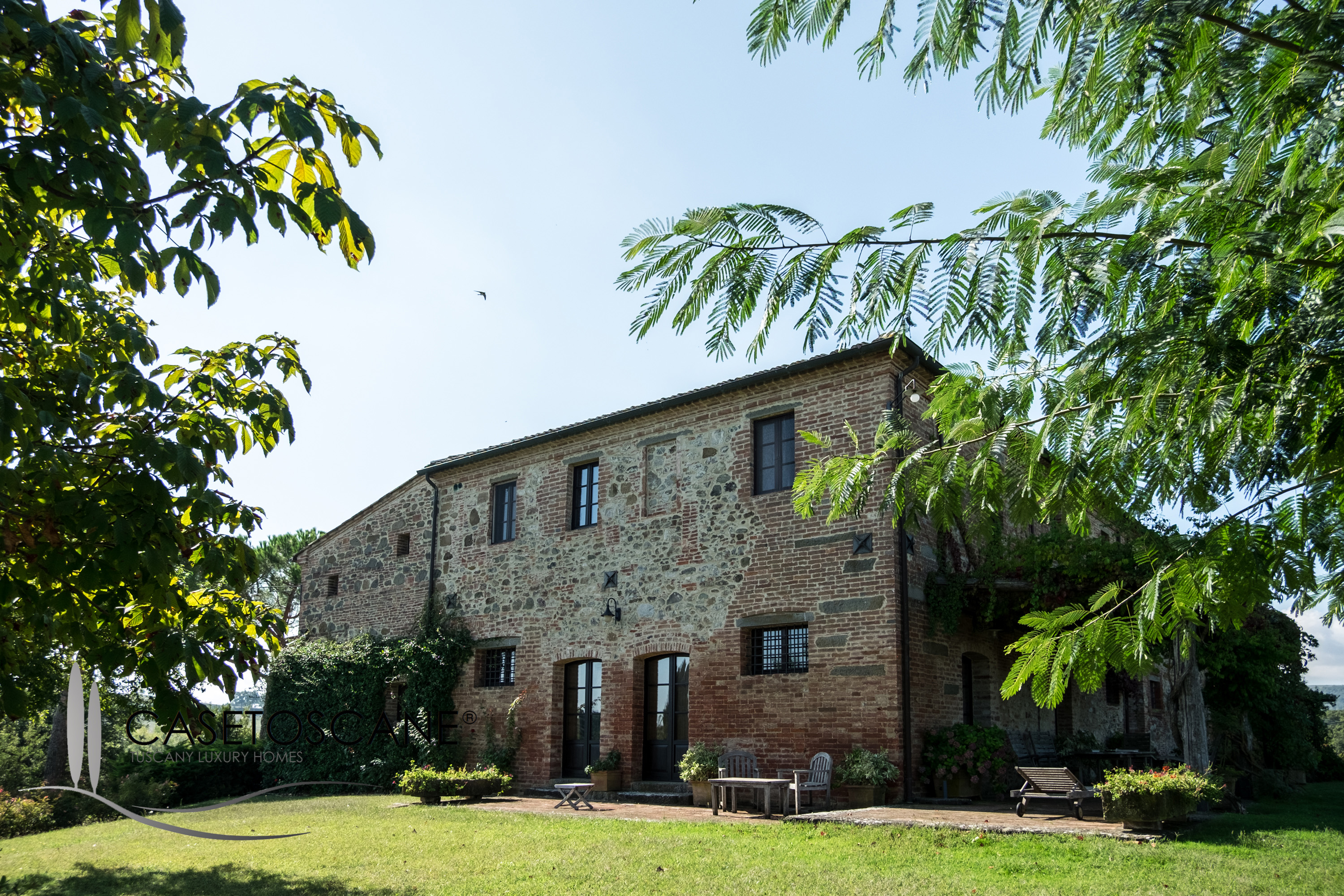 3023 - Azienda agricola di ha.37 con casale del 1600 perfettamente ristrutturato di mq.870 a Torrita di Siena (SI).