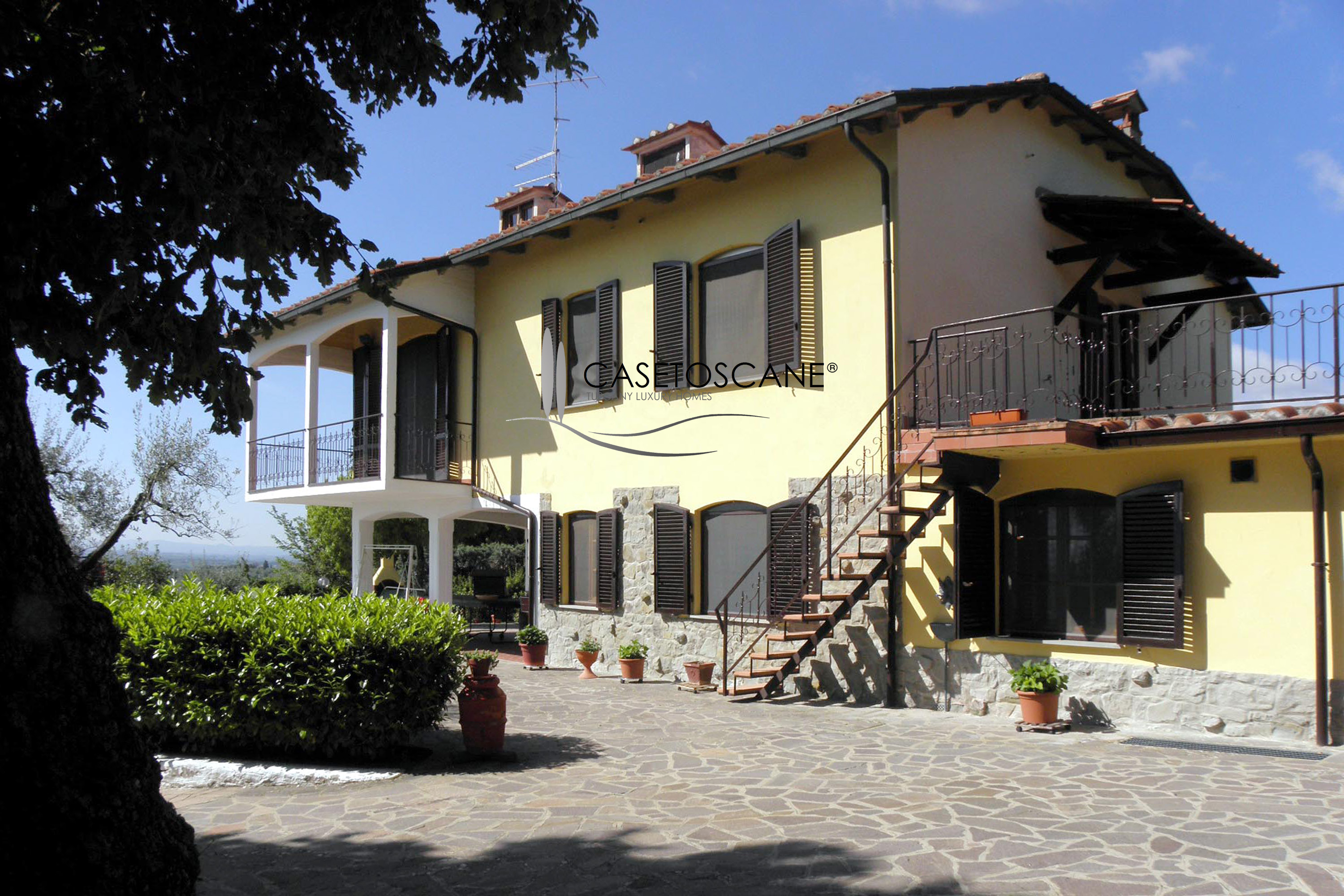 S146 - Villa indipendente di mq.400 con parco di mq.8.000 nelle colline di Viciomaggio (AR) con magnifico panorama.