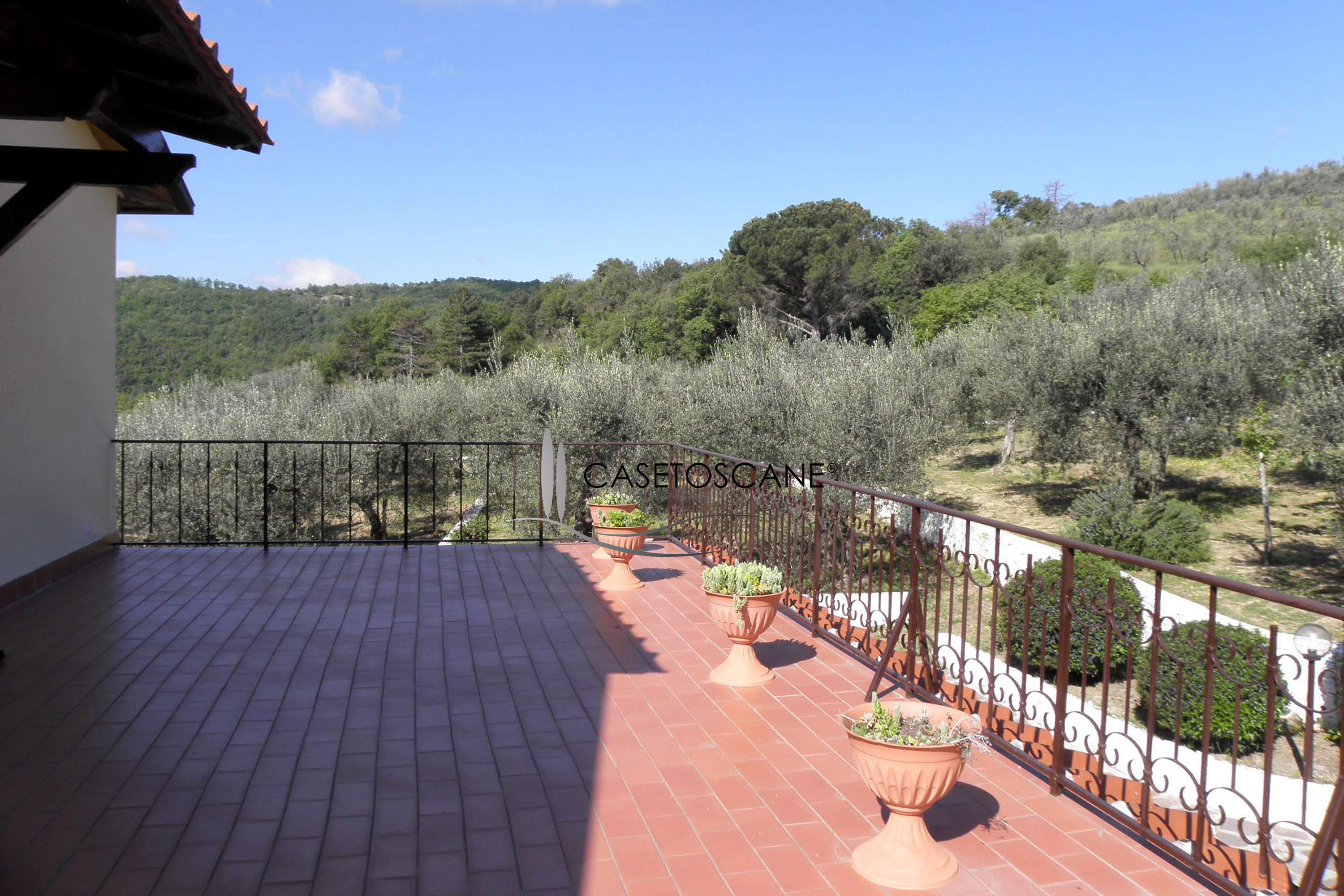 S146 - Villa indipendente di mq.400 con parco di mq.8.000 nelle colline di Viciomaggio (AR) con magnifico panorama.