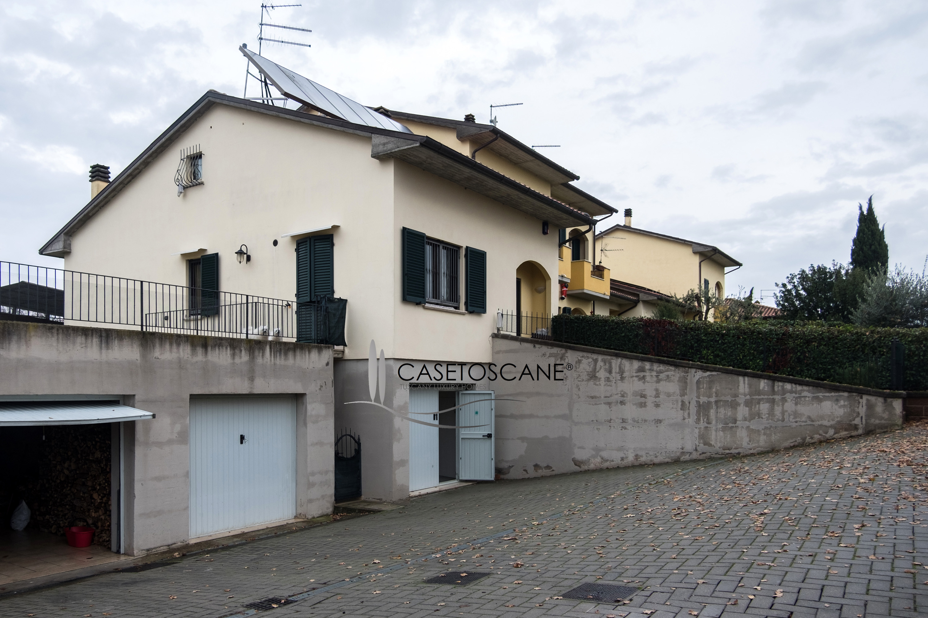 3087 - Villetta a schiera capotesta di mq.150 di recente costruzione a Lucignano (AR), con ampio giardino di mq.300.