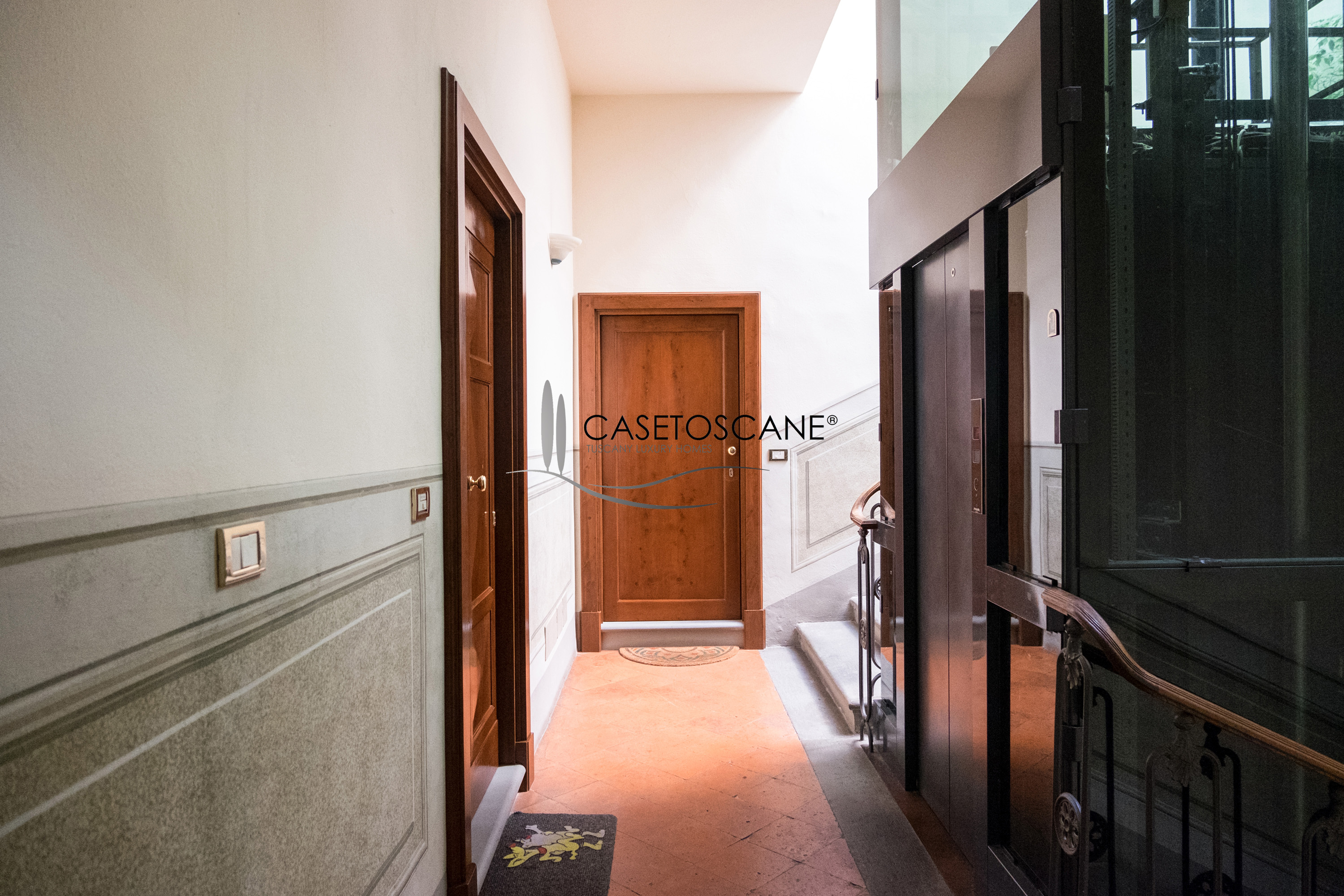 3088 - Bellissimo appartamento nel centro storico di Lucignano (AR), superficie mq.80, soffitti affrescati, 2°P con ascensore.