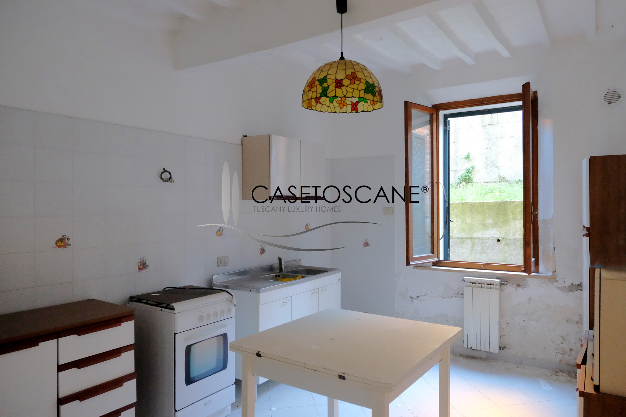 3040 - Terratetto in centro storico di mq.115, parzialmente abitabile, con giardinetto e privato e possibilità di includere ufficio / garage a Bettolle (SI).