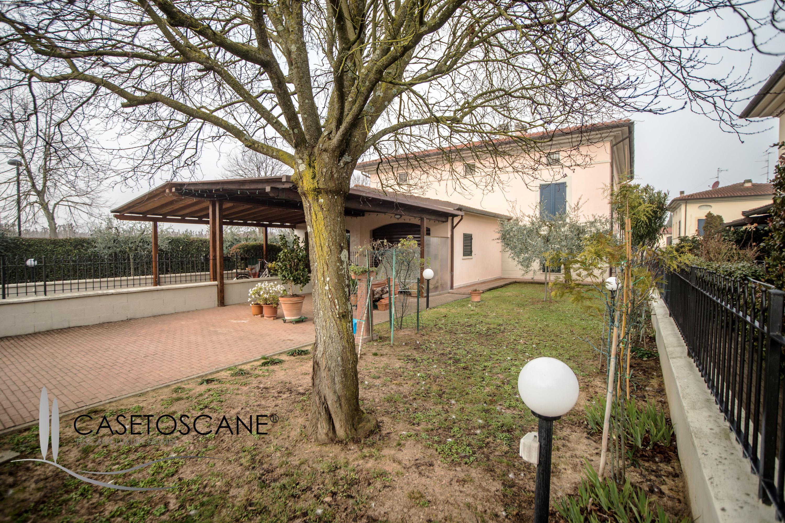 3091 - Porzione di villetta bifamiliare, recente costruzione, mq.180 con garage e giardino di mq.200 a Pieve al Toppo, a 10' da Arezzo.