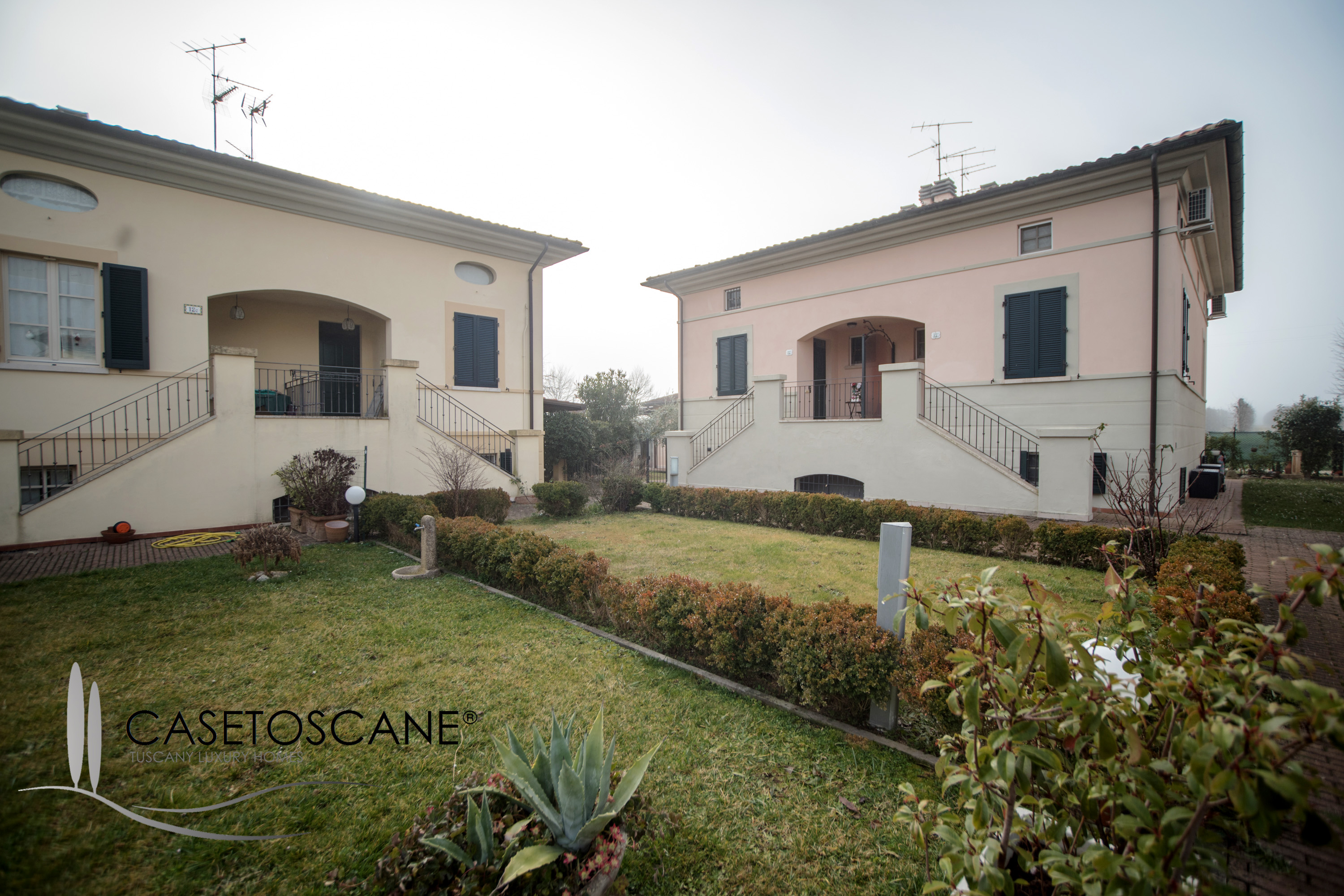 3091 - Porzione di villetta bifamiliare, recente costruzione, mq.180 con garage e giardino di mq.200 a Pieve al Toppo, a 10' da Arezzo.
