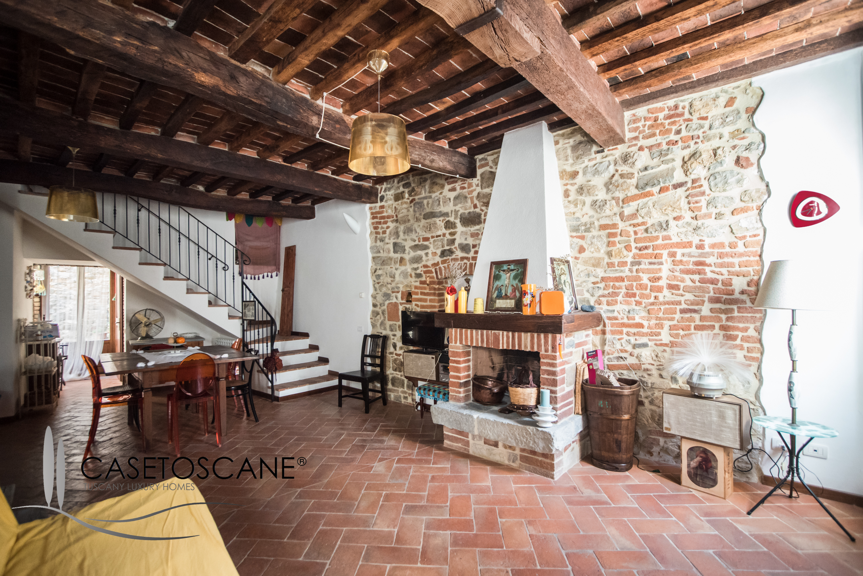 3102 - Caratteristico terratetto ristrutturato in centro storico con bellissimo cortile esterno privato a Lucignano (AR).