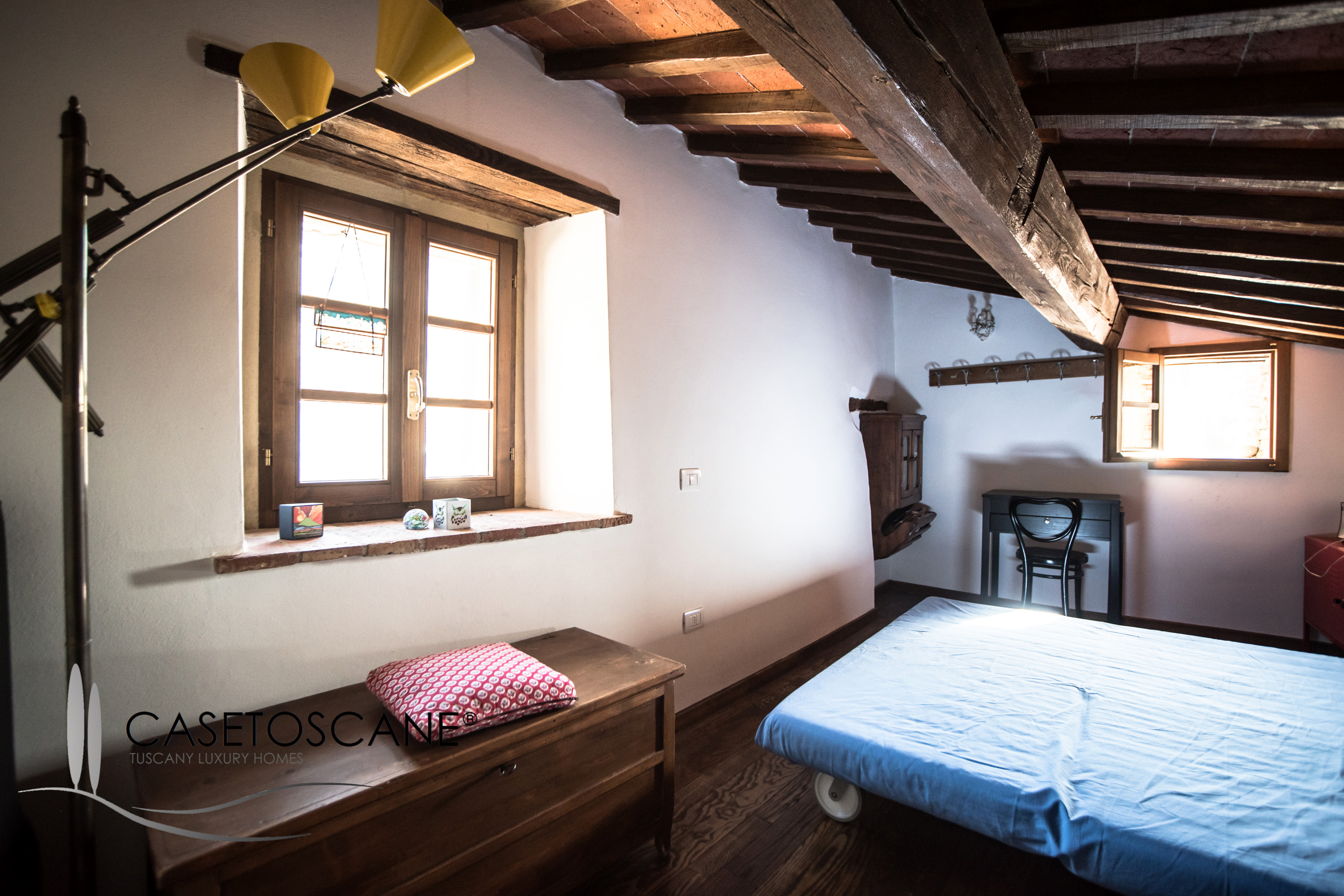 3102 - Caratteristico terratetto ristrutturato in centro storico con bellissimo cortile esterno privato a Lucignano (AR).