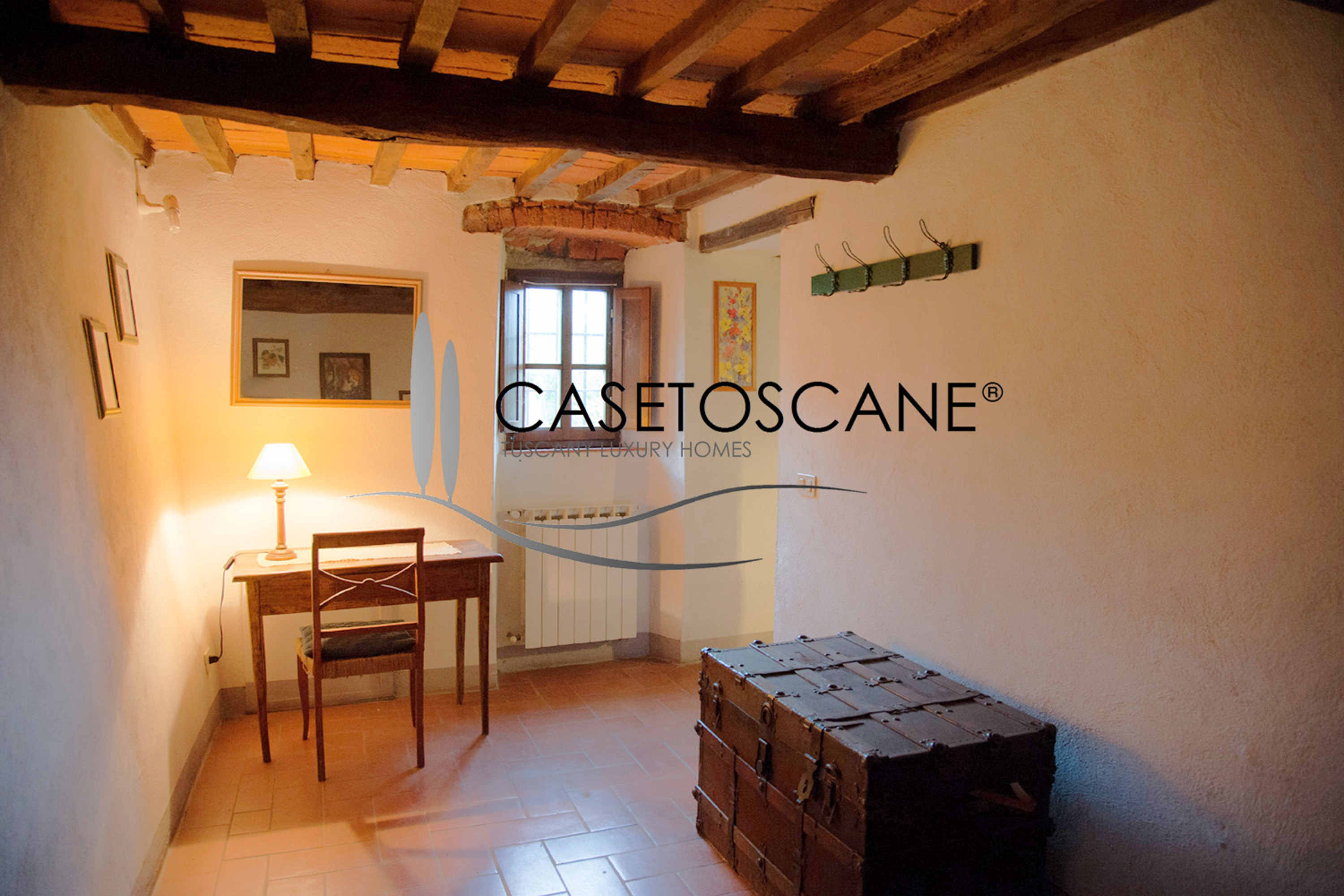 3104 - Appartamento di mq.93 ristrutturato, con giardino e piscina a comune, in antico casale nel Comune di Bucine (AR).