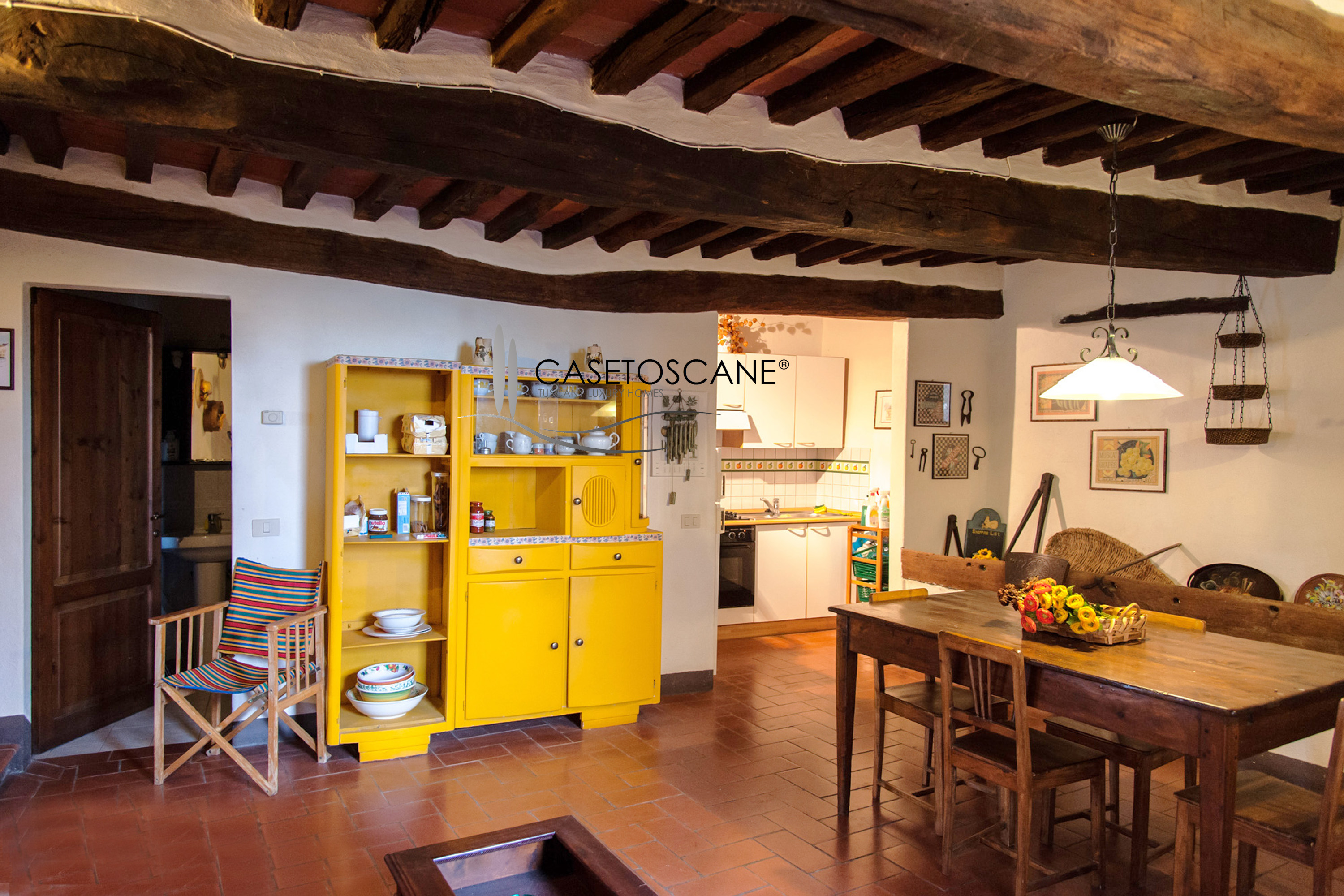 3106 - Appartamento di mq.108 ristrutturato, con giardino e piscina a comune, in antico casale nel Comune di Bucine (AR)