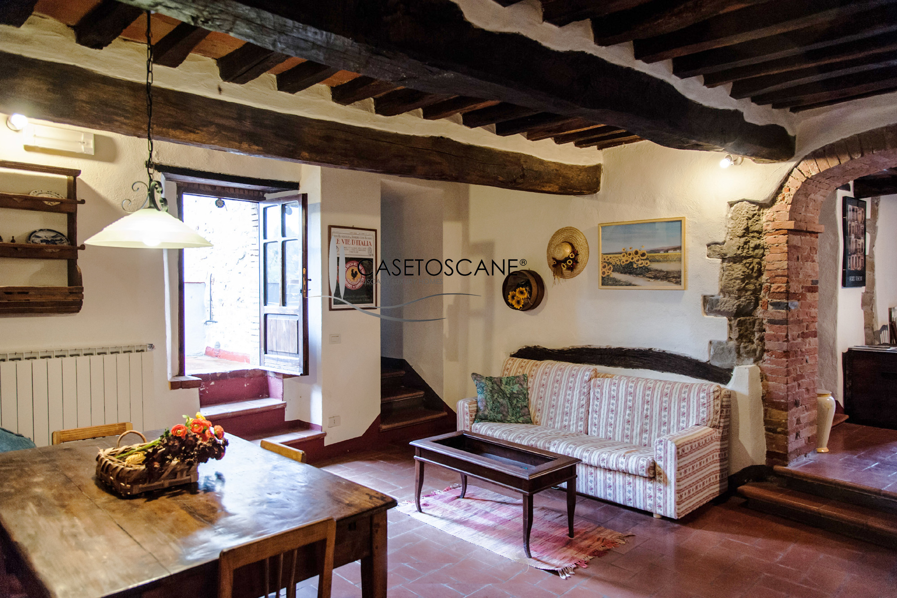 3106 - Appartamento di mq.108 ristrutturato, con giardino e piscina a comune, in antico casale nel Comune di Bucine (AR)