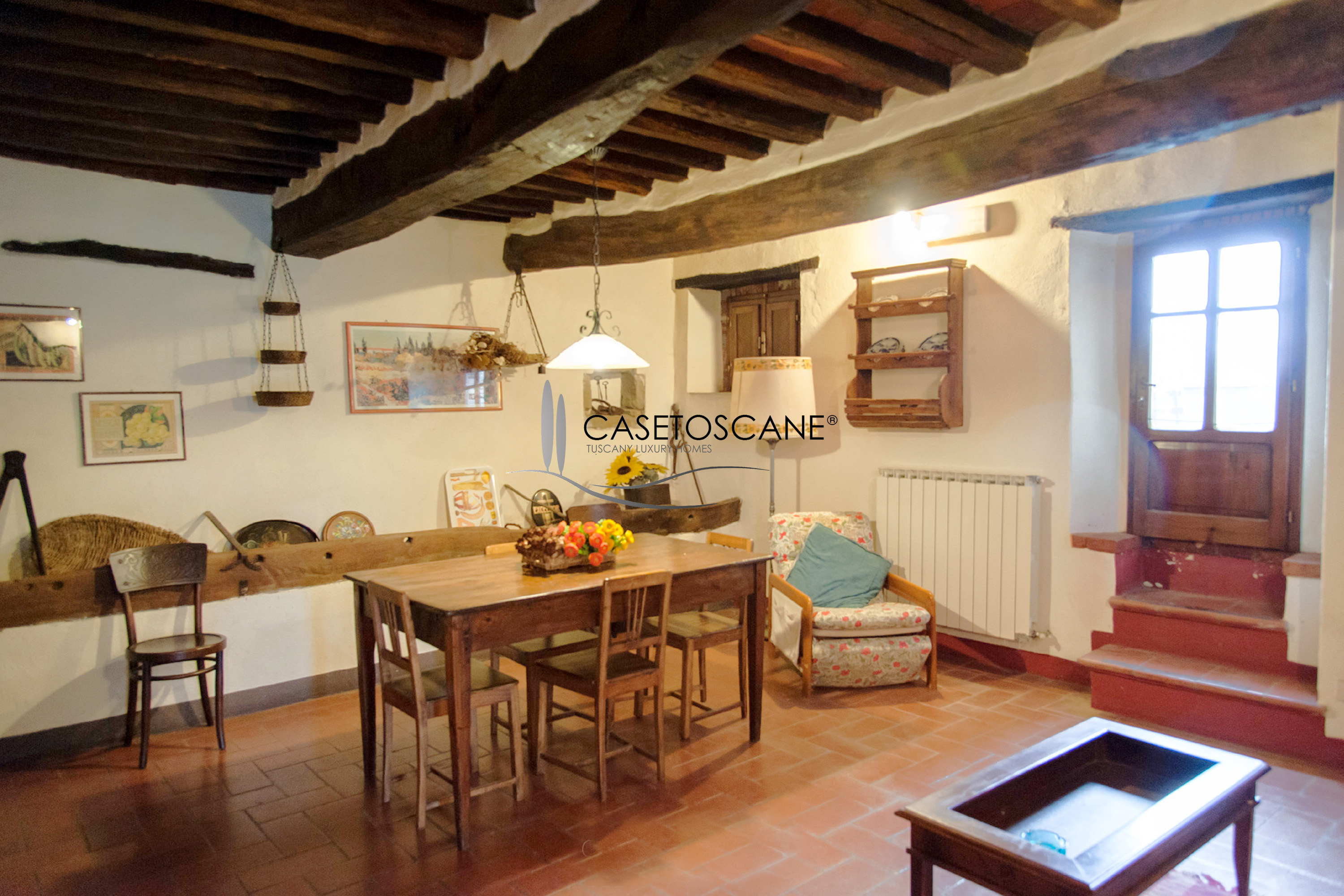 3106 - Appartamento di mq.108 ristrutturato, con giardino e piscina a comune, in antico casale nel Comune di Bucine (AR)