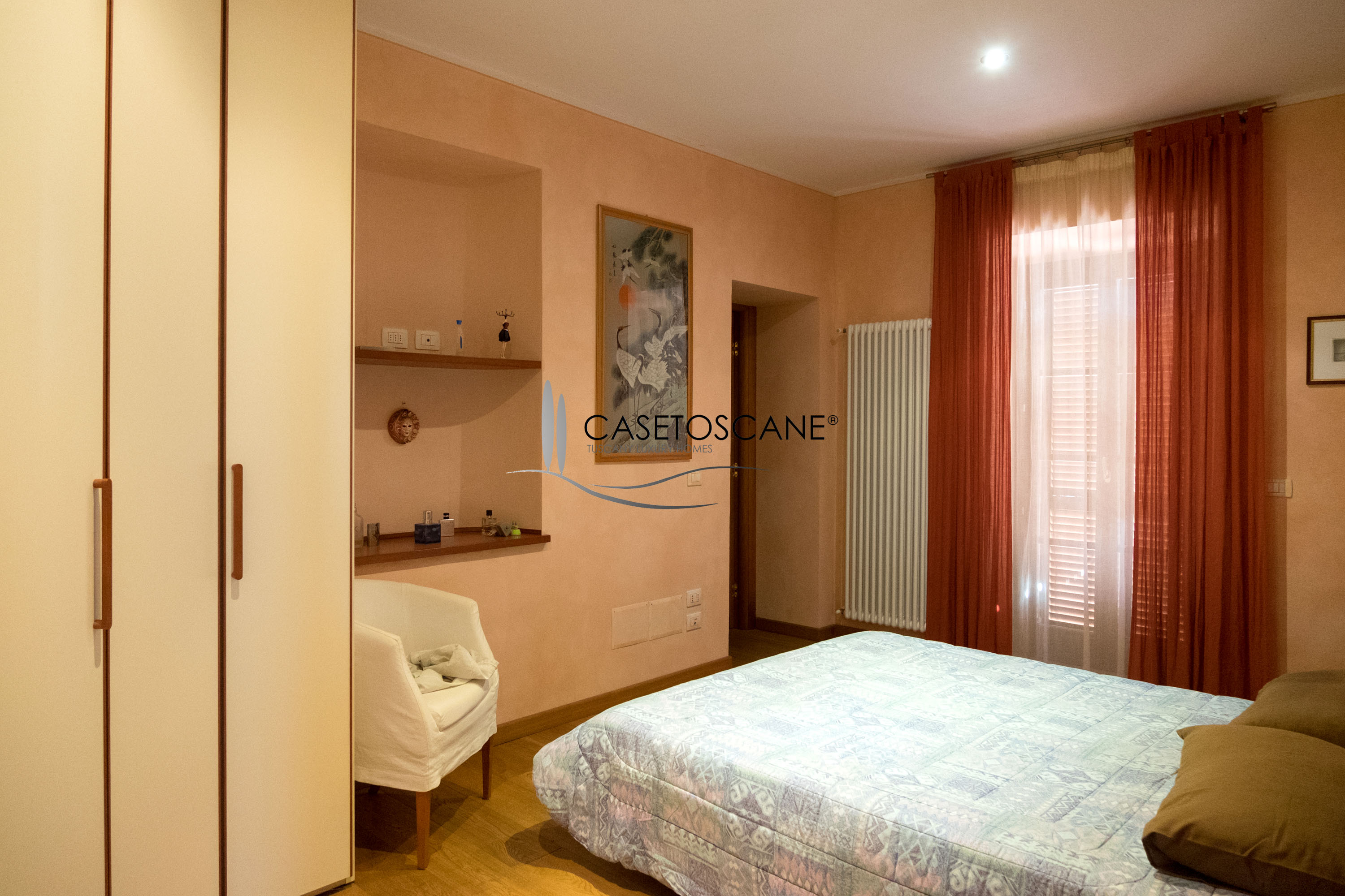 3020 - Appartamento ristrutturato di mq.90 con due camere e due bagni e magnifica terrazza di mq.260 a ridosso del centro storico di Lucignano (AR).