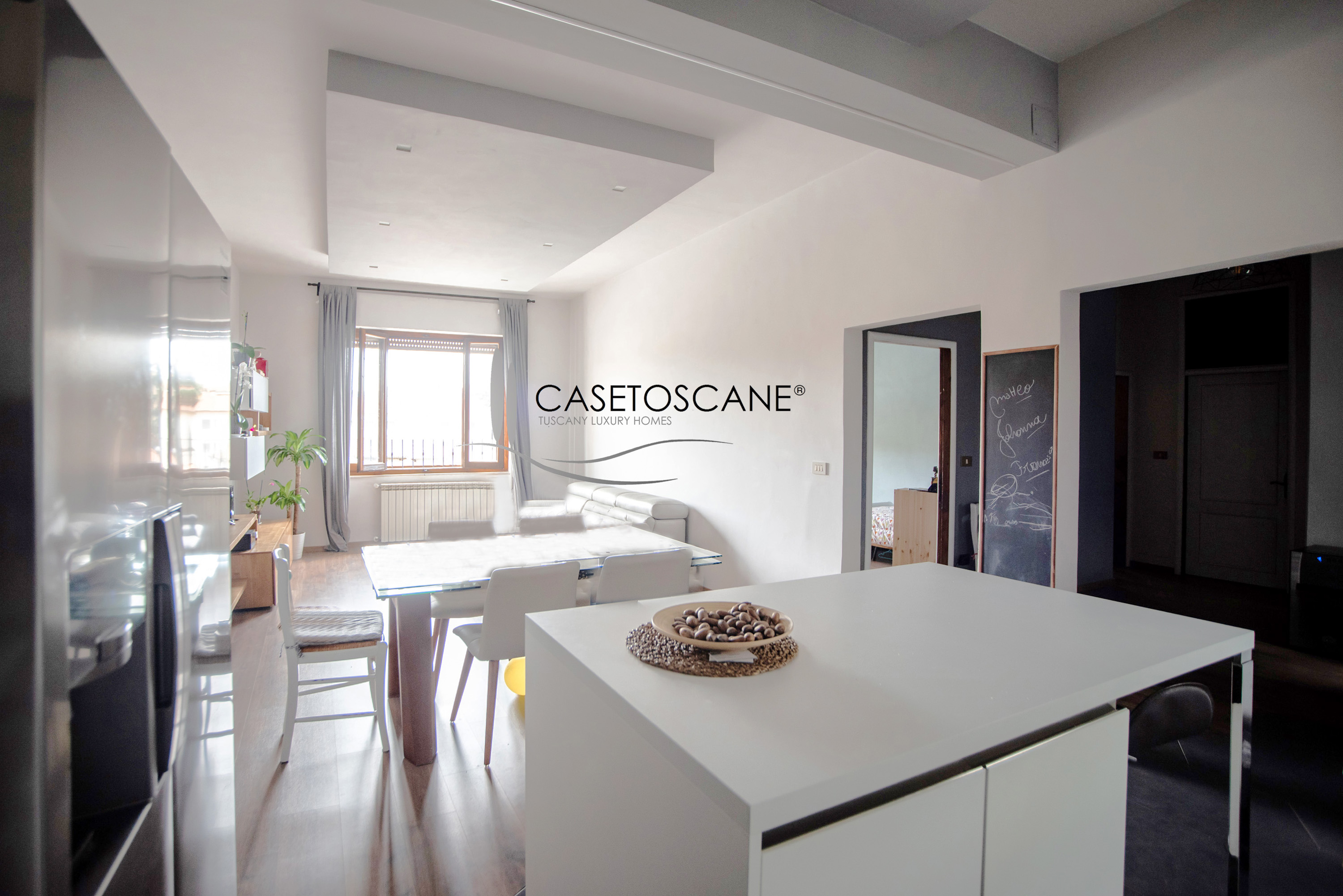 A707 - Ottimo appartamento ristrutturato di circa mq.90 posto al 2°P con affaccio diretto su Piazza Sant'Agostino nel centro storico di Arezzo.