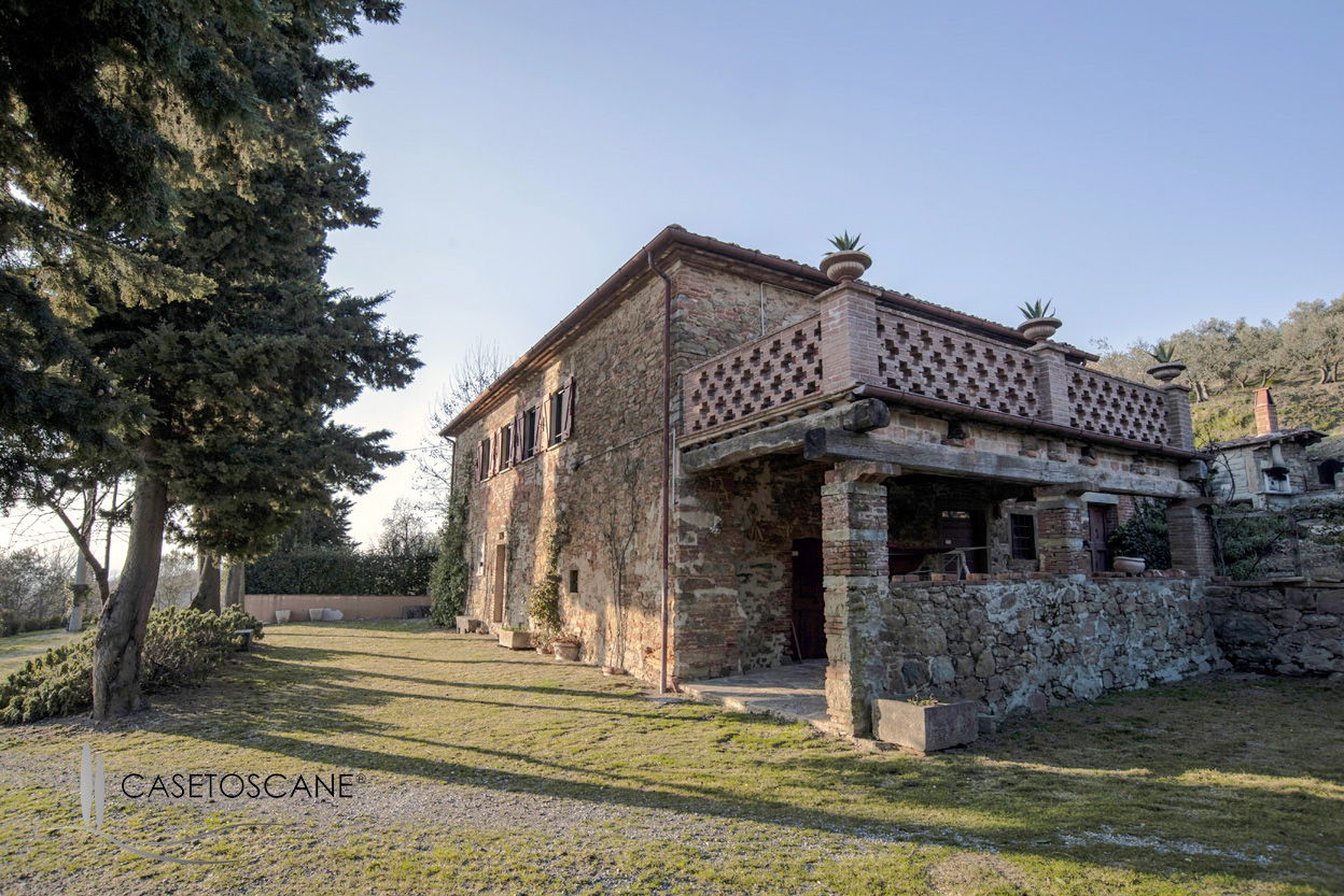 2747 - Casale di mq.340 in ottime condizioni con piscina in meravigliosa posizione panoramica a Castiglion Fiorentino(AR)