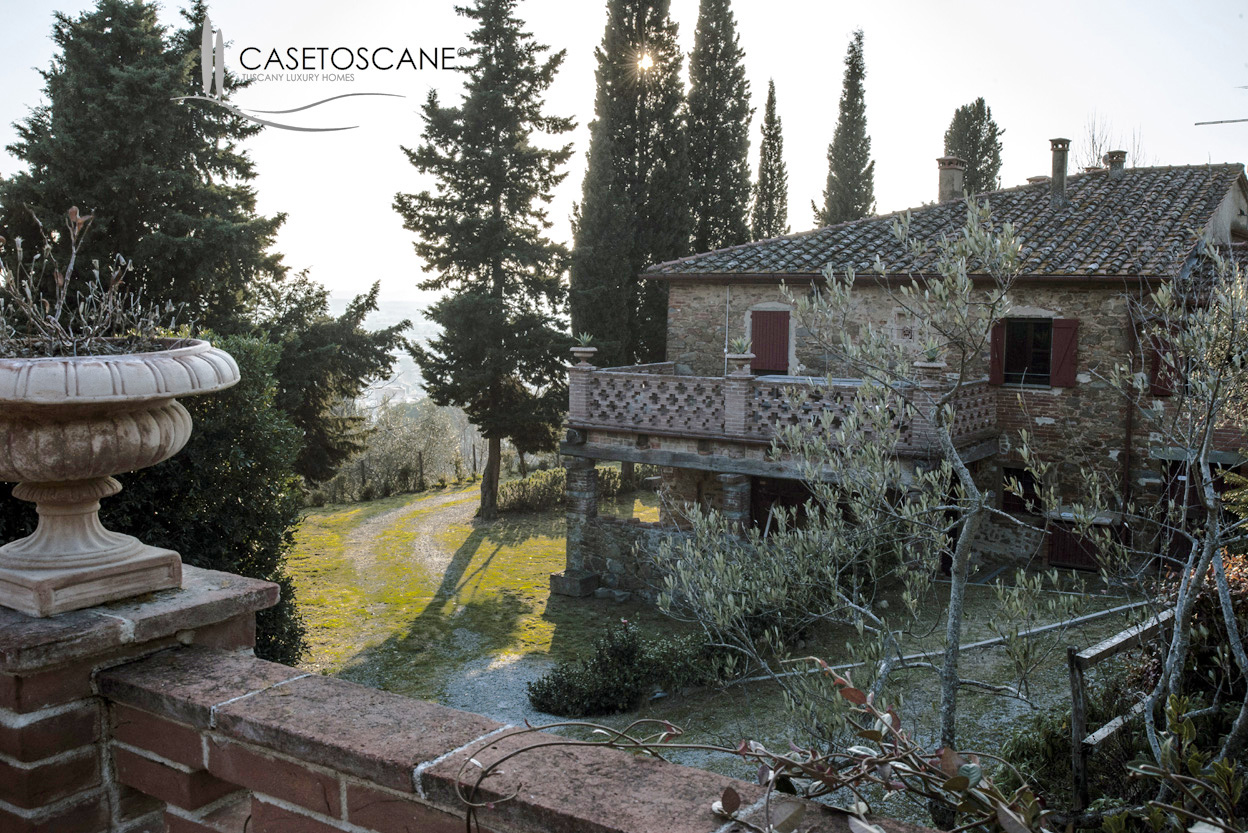 2747 - Casale di mq.340 in ottime condizioni con piscina in meravigliosa posizione panoramica a Castiglion Fiorentino(AR)