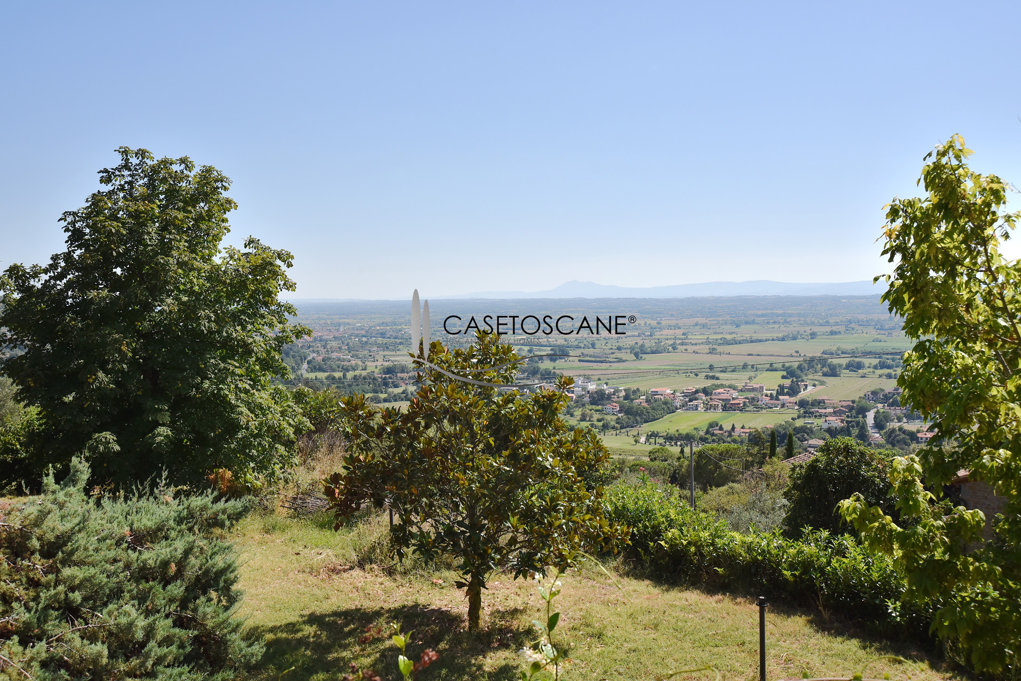 2689 - Casale parzialmente già abitabile di mq.150 con terreno di circa ha.1 con possibilità di ampliamento e piscina nelle colline di Cortona (AR).