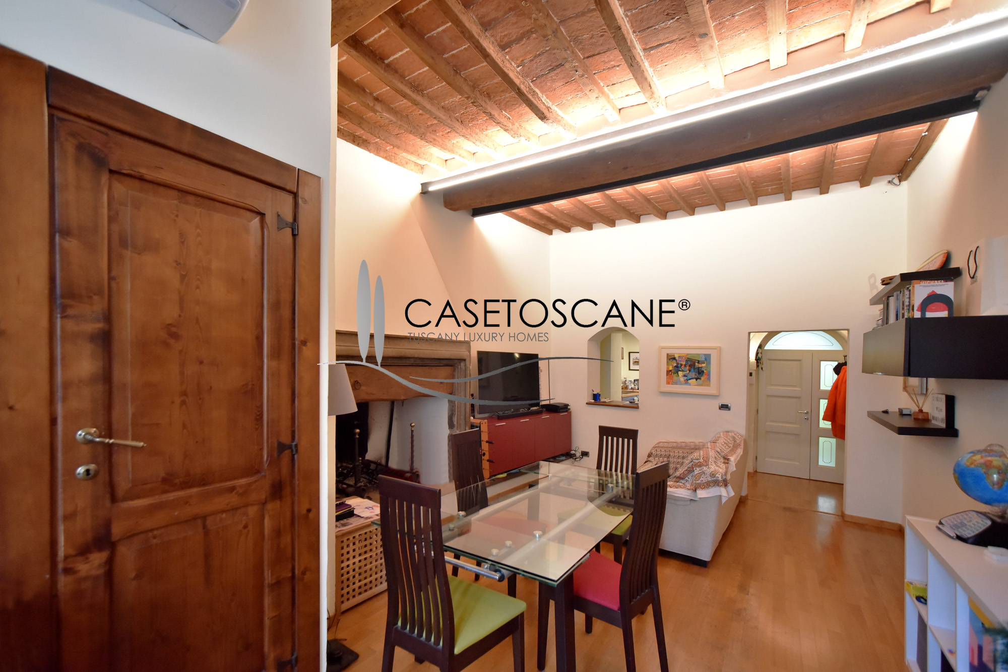 A768 - Caratteristico appartamento di 2,5 vani al primo piano, ristrutturato, in piccola palazzina nel centro storico di Arezzo.