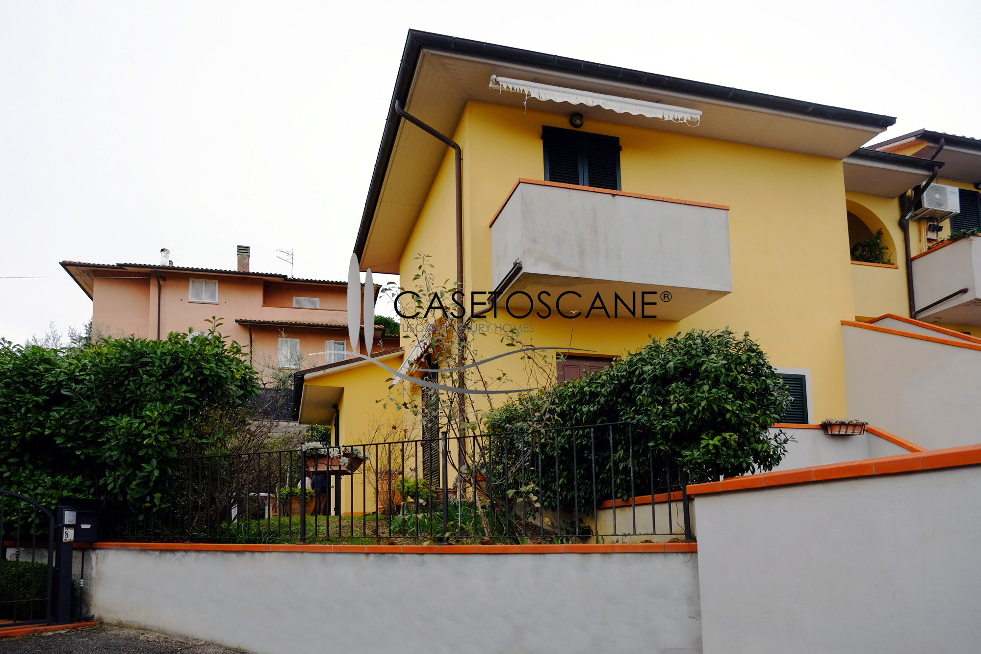3174 - Villetta a schiera capotesta, recente costruzione, mq.95 con giardino di mq.100 e garage a due passi dal centro di Lucignano (AR).