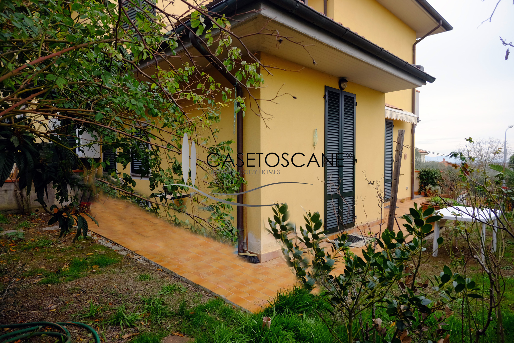 3174 - Villetta a schiera capotesta, recente costruzione, mq.95 con giardino di mq.100 e garage a due passi dal centro di Lucignano (AR).