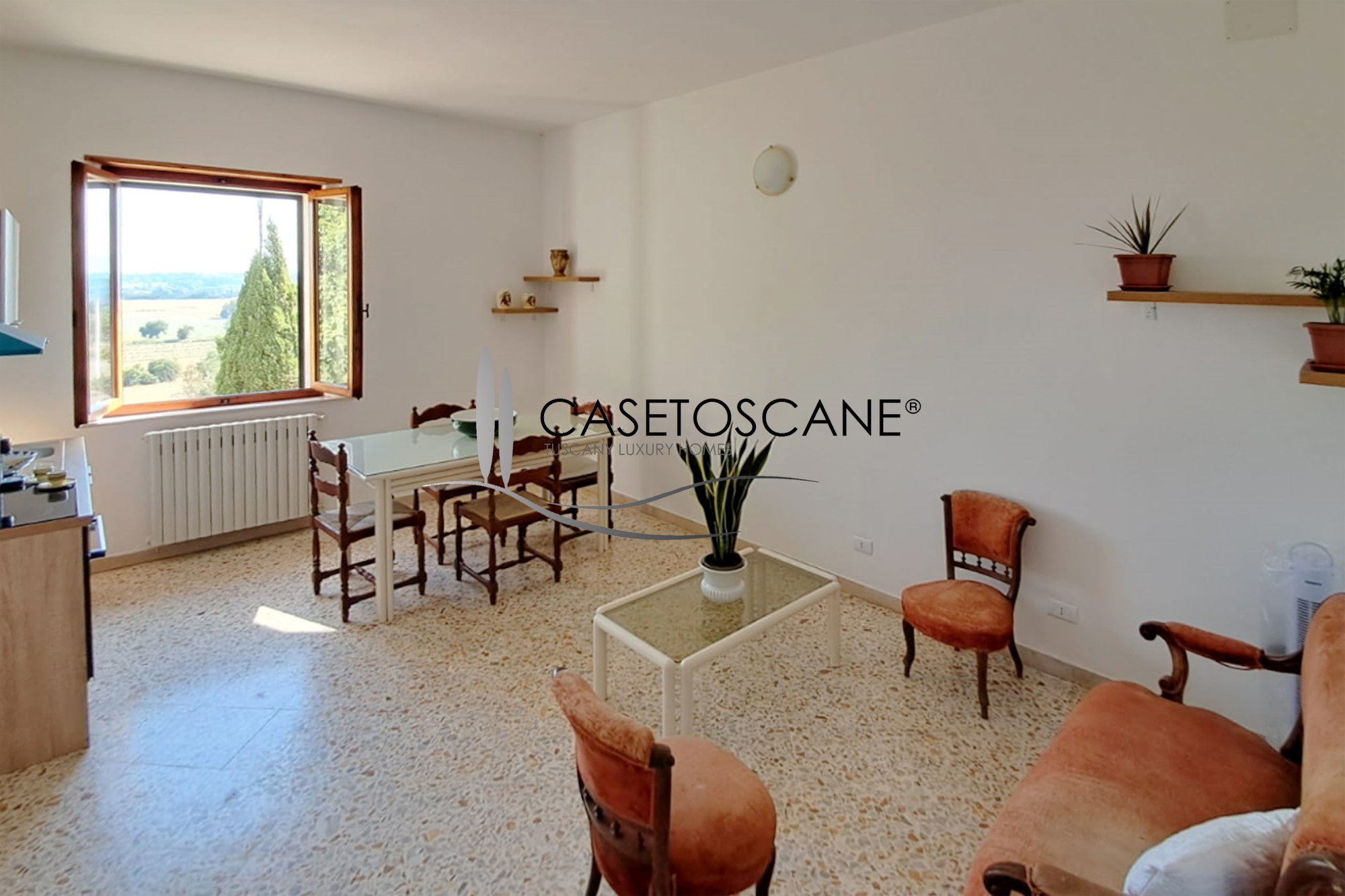 3220 - Azienda agricola di ha.4,5 con seminativo e oliveto, porzione di casale ristrutturato con tre appartamenti e annessi circostanti a Lucignano (AR).