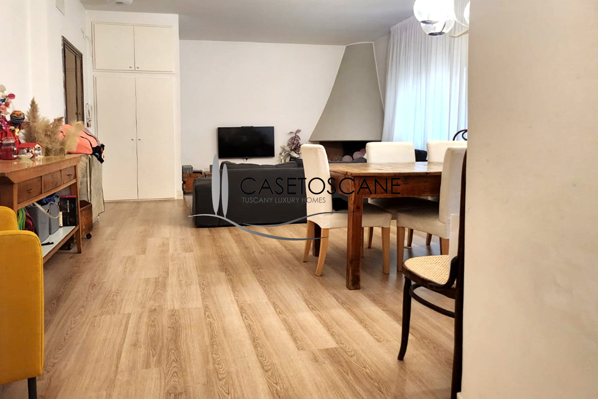 A782 - Bellissimo appartamento ristrutturato di mq.145, al 2°P con ascensore, piccola soffitta e garage nel centro città ad Arezzo.
