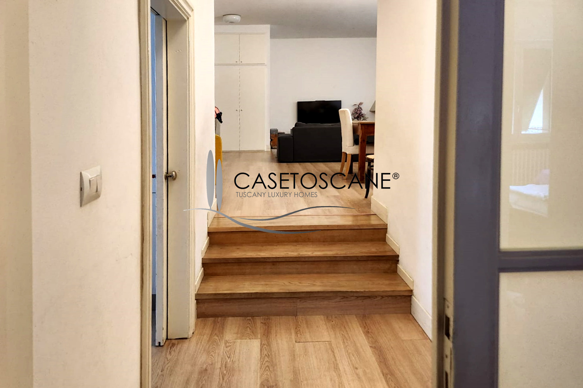 A782 - Bellissimo appartamento ristrutturato di mq.145, al 2°P con ascensore, piccola soffitta e garage nel centro città ad Arezzo.