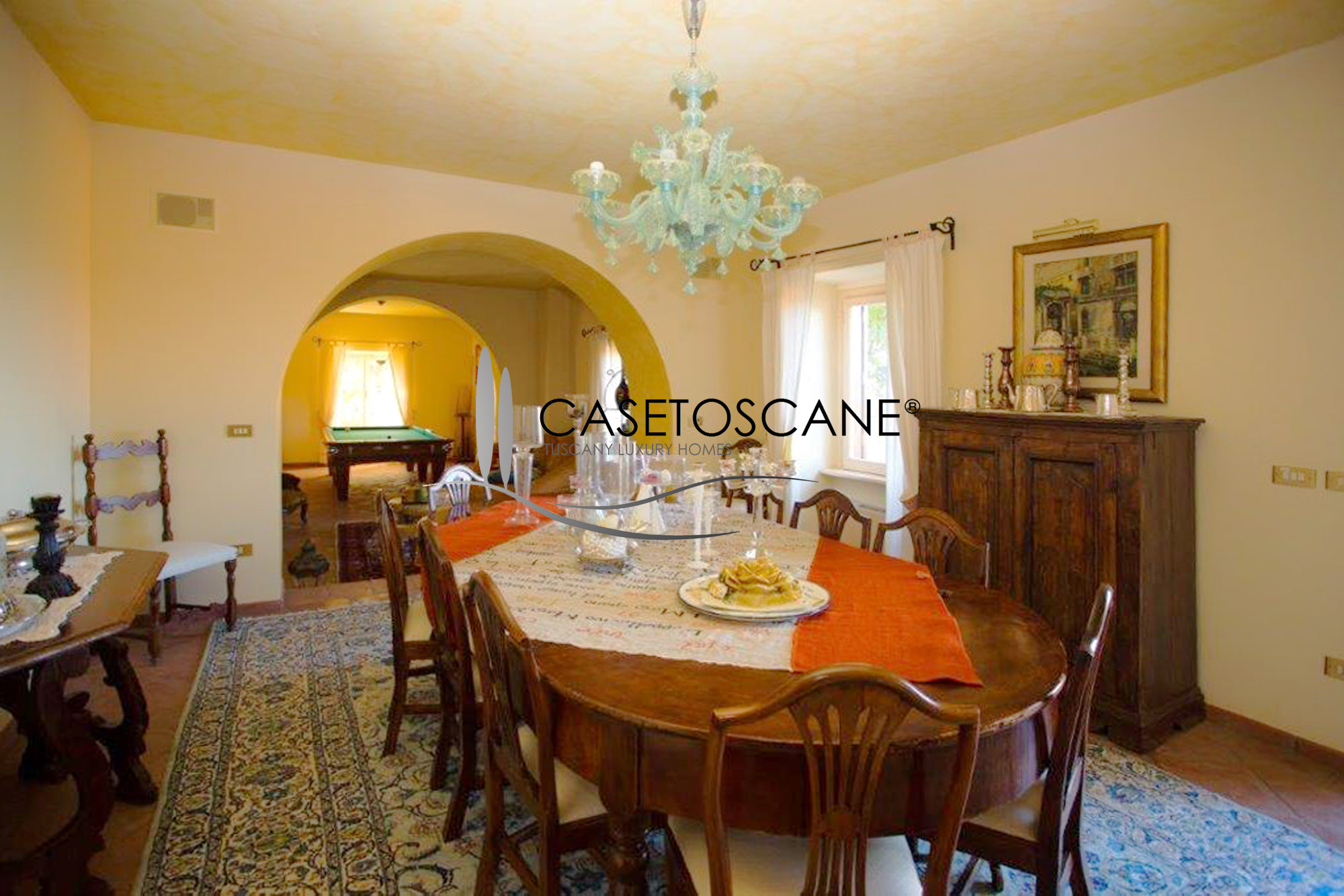 3212 - Azienda agricola in magnifica posizione con villa di mq.500, dependance, annessi e terreno di ha.50 con scuderie per cavalli a Trequanda (SI).
