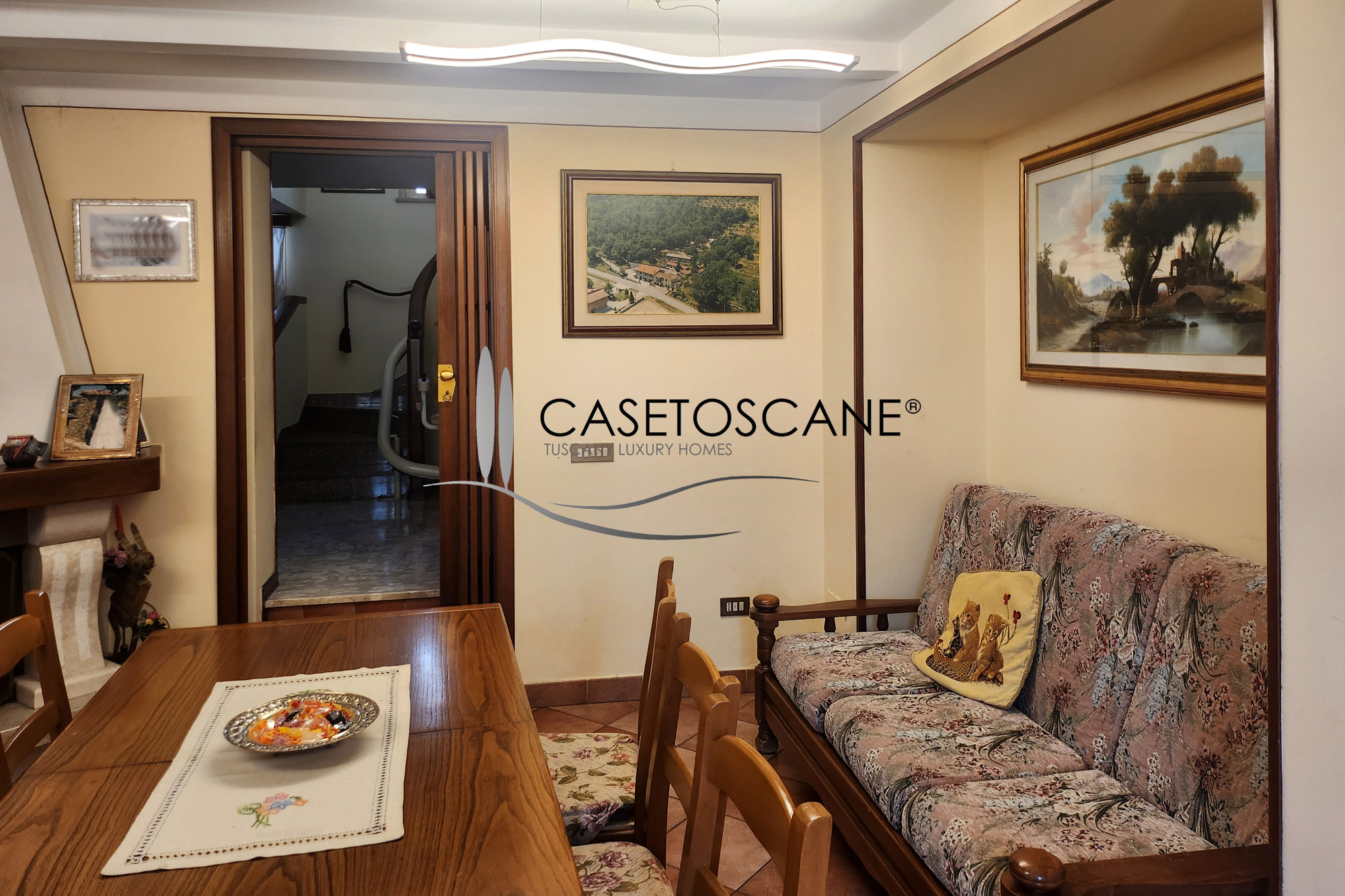 3224 - Piccola azienda agricola con abitazione in discrete condizioni, di mq.250 e annessi di mq.140 con terreno di ha.3 a Monte San Savino (AR).