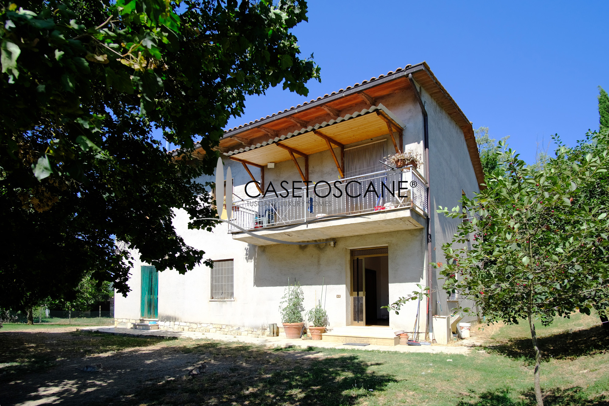 3225 - Piccola azienda agricola con abitazione singola, altro rudere da recuperare, annessi e terreno seminativo di ha.7 a Lucignano (AR).