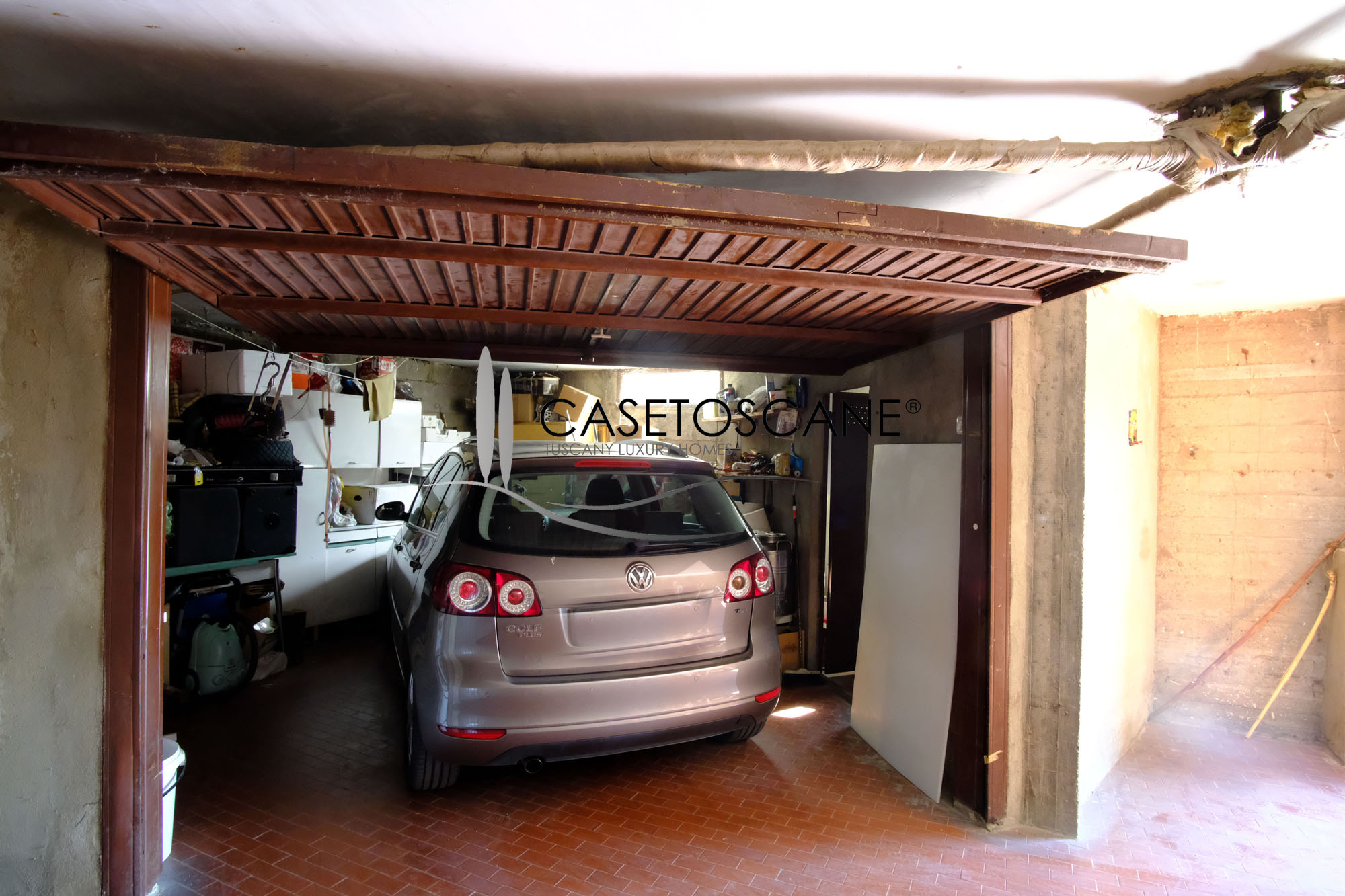 3226 - Appartamento di mq.120 in buone condizioni, al piano rialzato con garage, due posti auto privati e ampio giardino comune a Lucignano (AR).