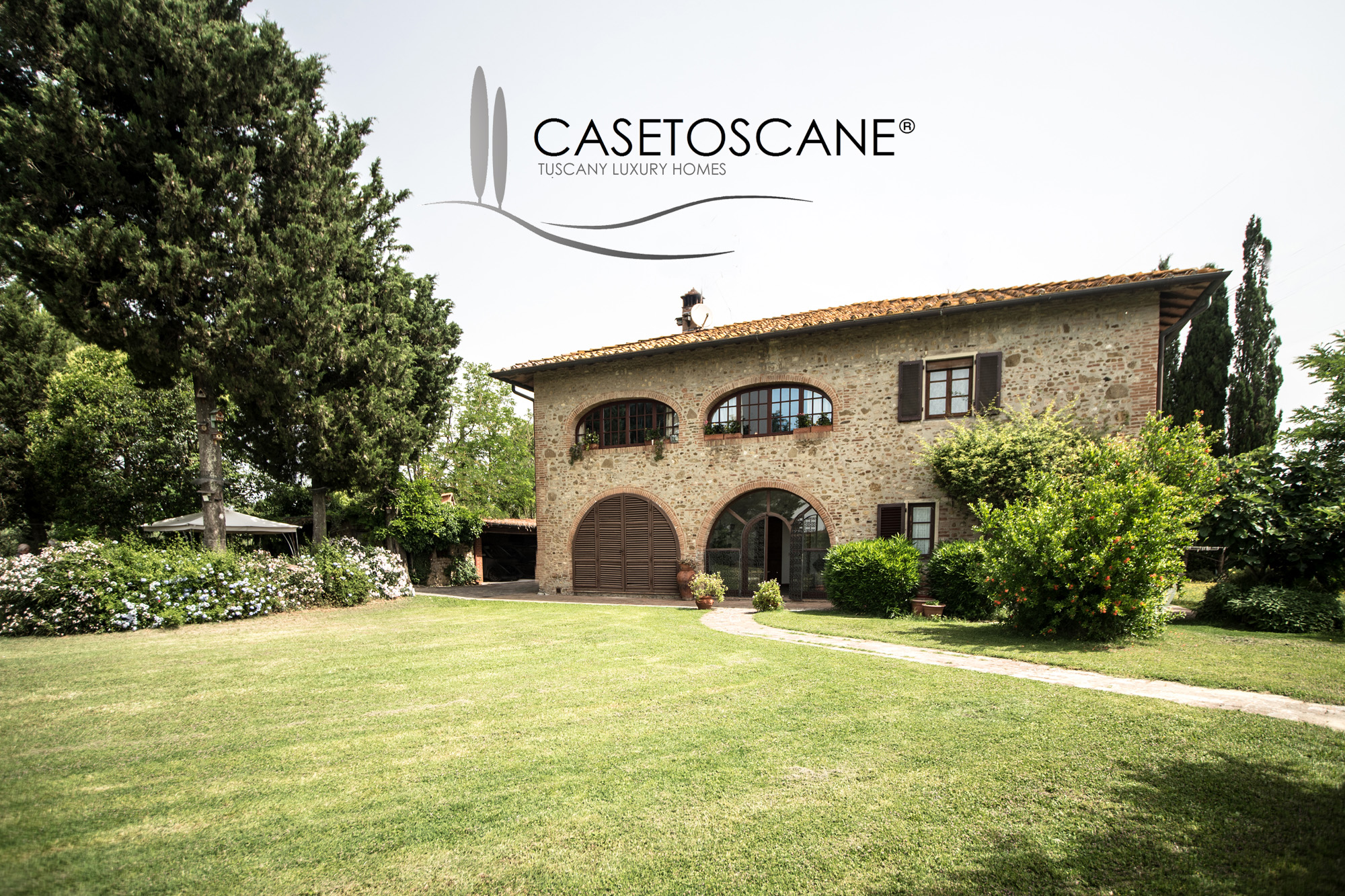 3140 - Tipico casale toscane perfettamente conservato, diviso in due appartamenti, di mq.460 circa con terreno di mq.2.000 a Montespertoli (FI).