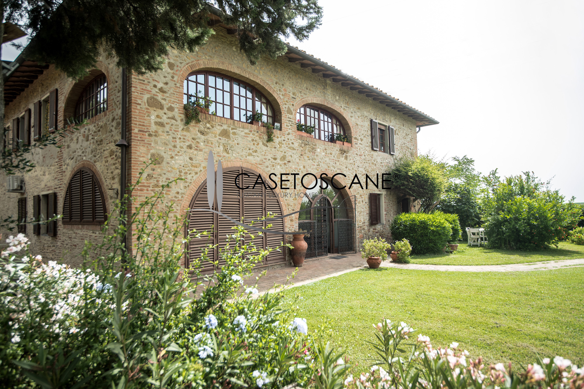 3140 - Tipico casale toscane perfettamente conservato, diviso in due appartamenti, di mq.460 circa con terreno di mq.2.000 a Montespertoli (FI).