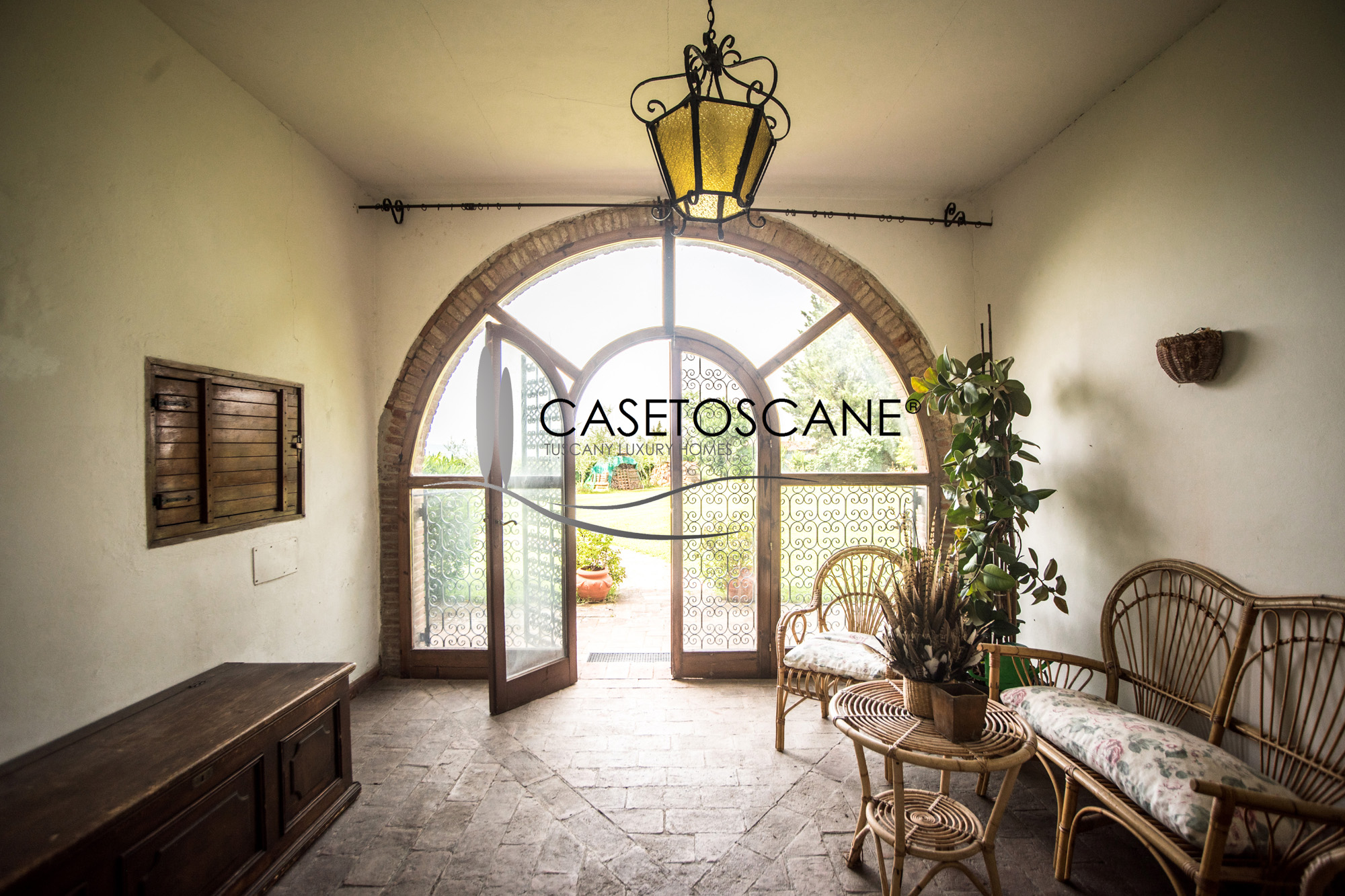 3140 - Tipico casale toscane perfettamente conservato, diviso in due appartamenti, di mq.460 circa con terreno di mq.2.000 a Montespertoli (FI).