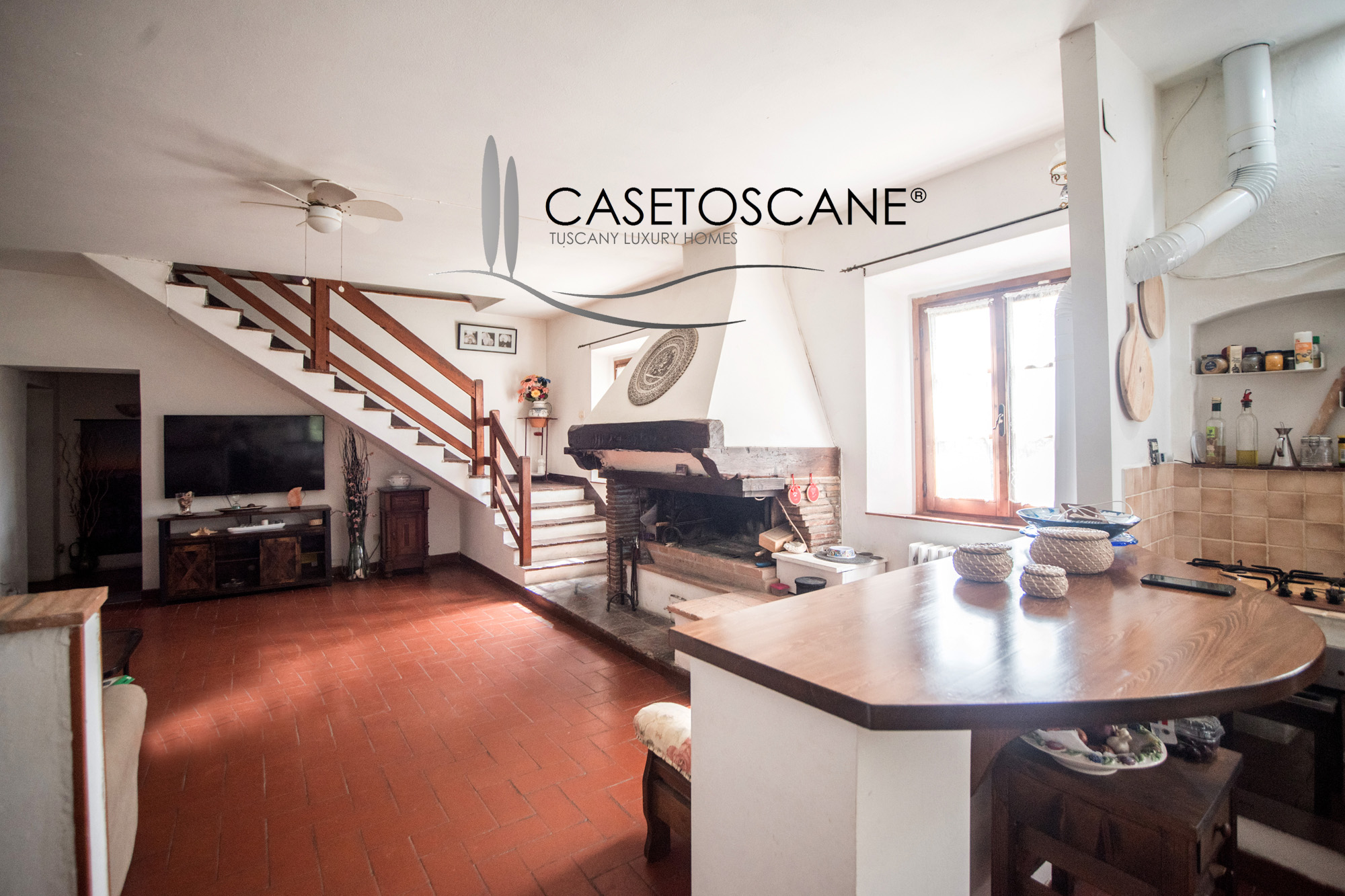 3140 - Tipico casale toscane perfettamente conservato, diviso in due appartamenti, di mq.460 circa con terreno di mq.2.000 a Montespertoli (FI).