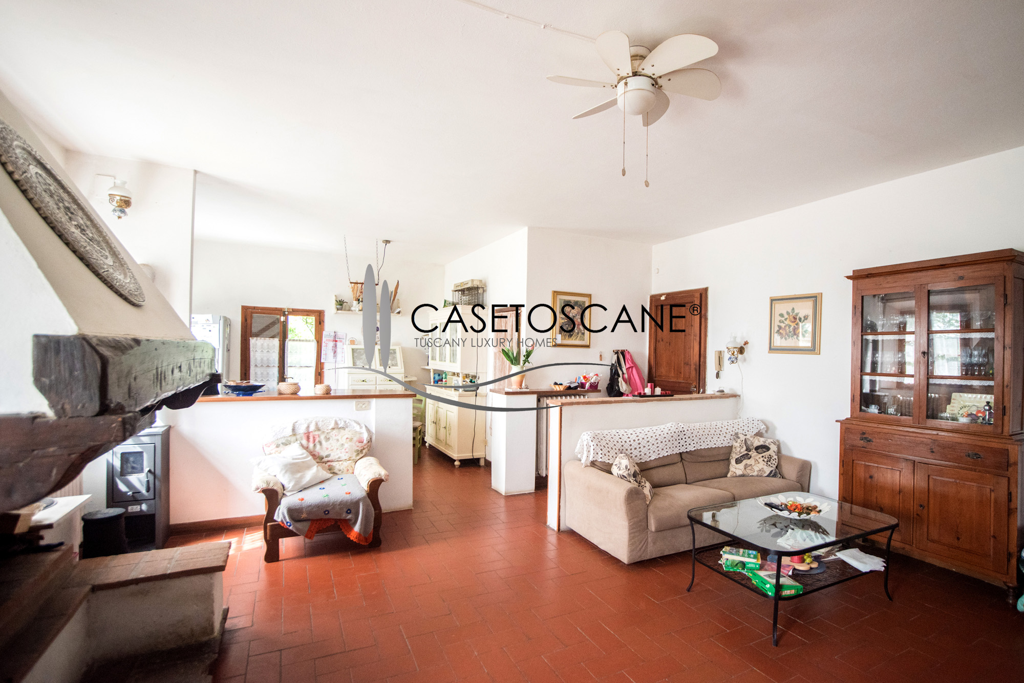 3140 - Tipico casale toscane perfettamente conservato, diviso in due appartamenti, di mq.460 circa con terreno di mq.2.000 a Montespertoli (FI).