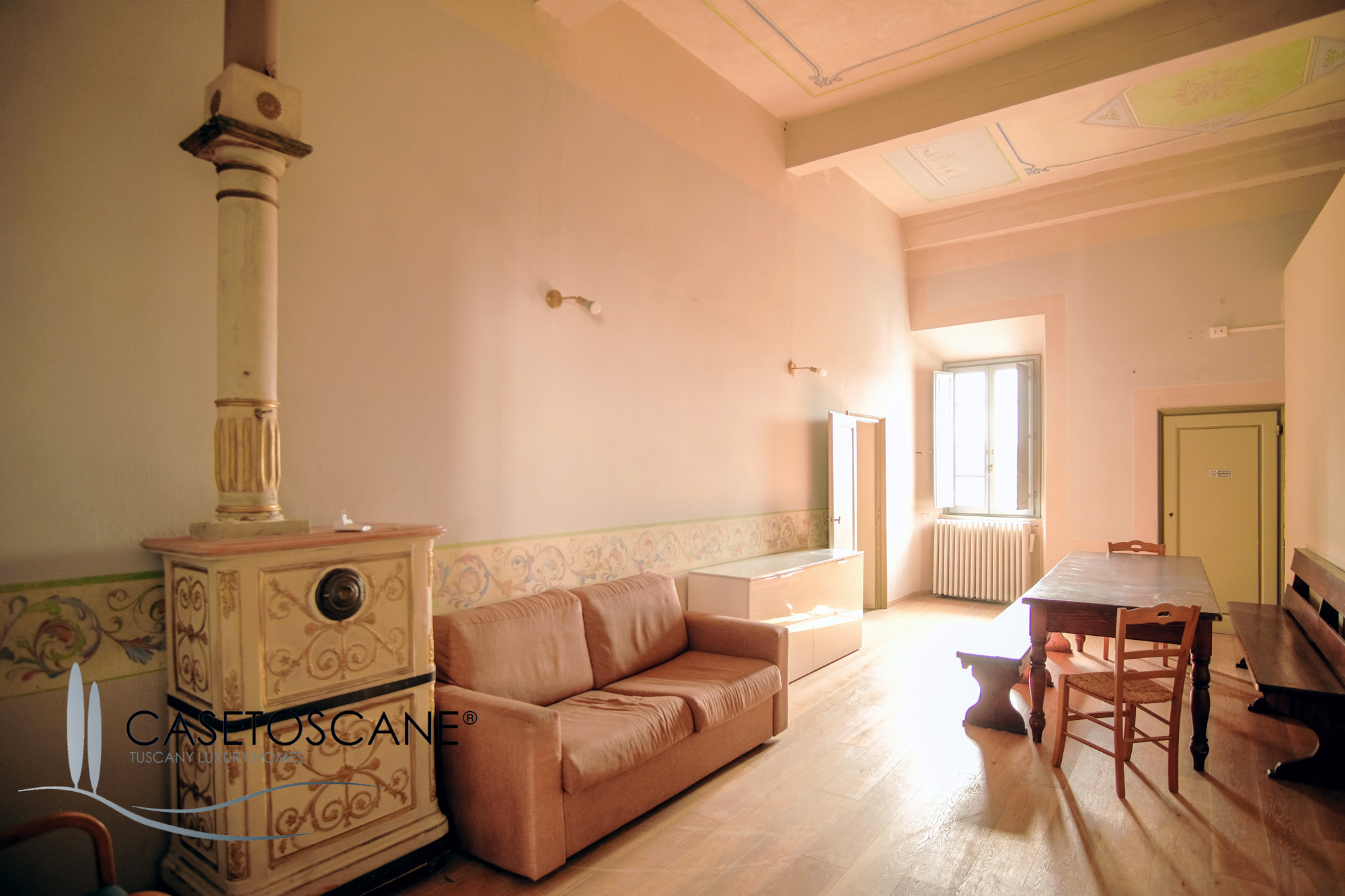 3231 - Prestigioso appartamento di mq.500 in palazzo storico con giardino esclusivo di mq.130 nel centro storico di Bucine (AR).