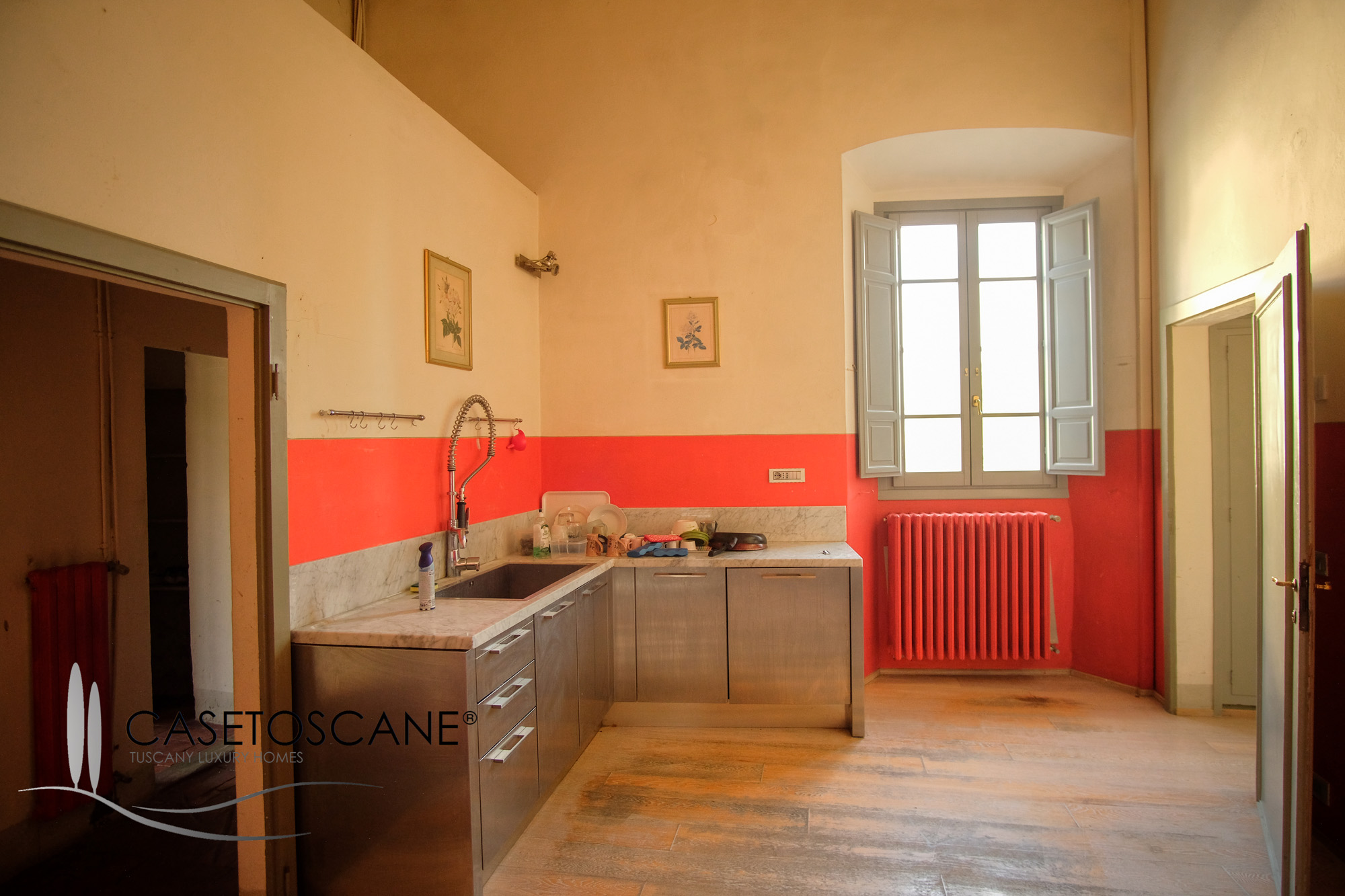 3231 - Prestigioso appartamento di mq.500 in palazzo storico con giardino esclusivo di mq.130 nel centro storico di Bucine (AR).