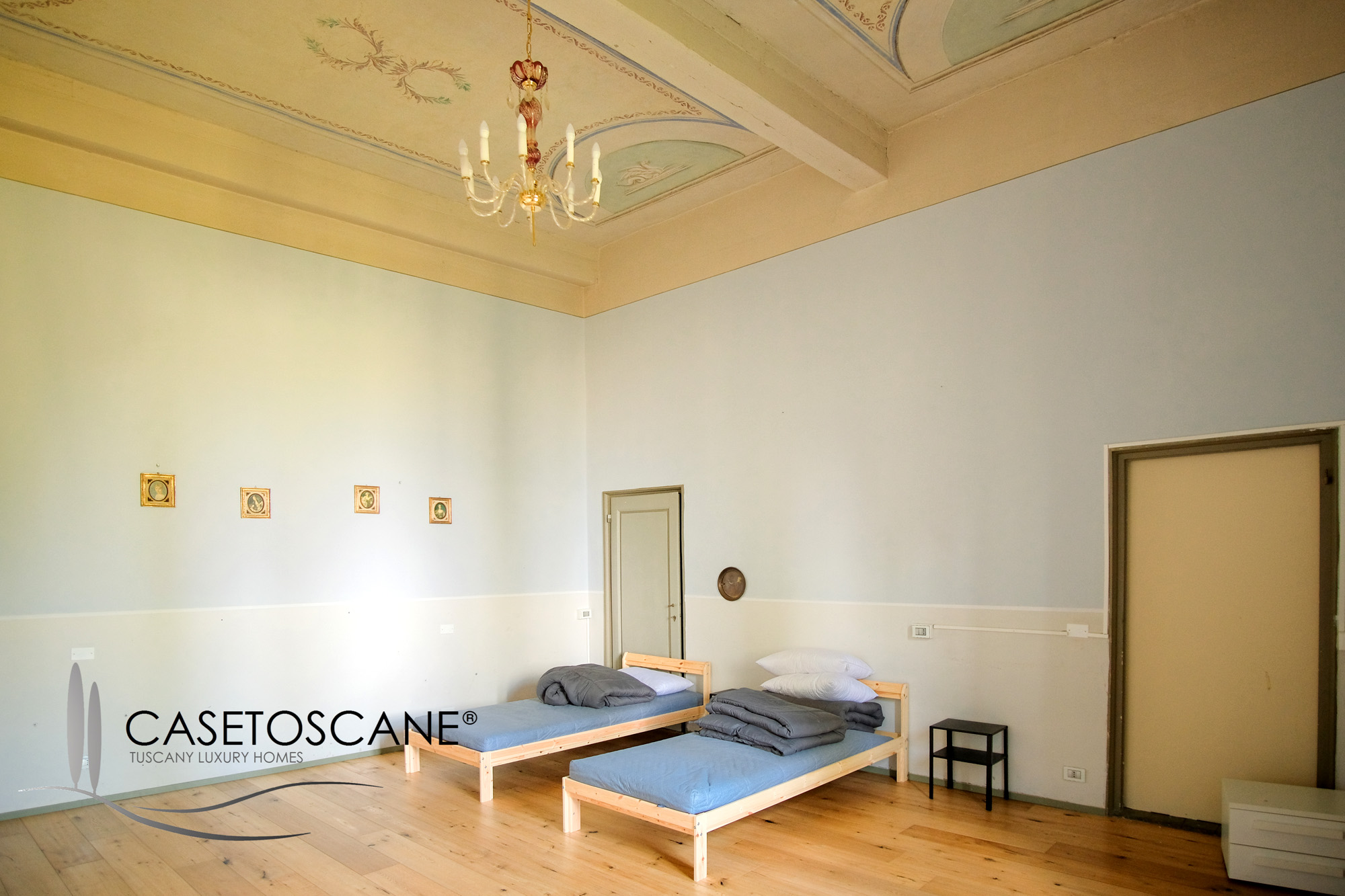 3231 - Prestigioso appartamento di mq.500 in palazzo storico con giardino esclusivo di mq.130 nel centro storico di Bucine (AR).