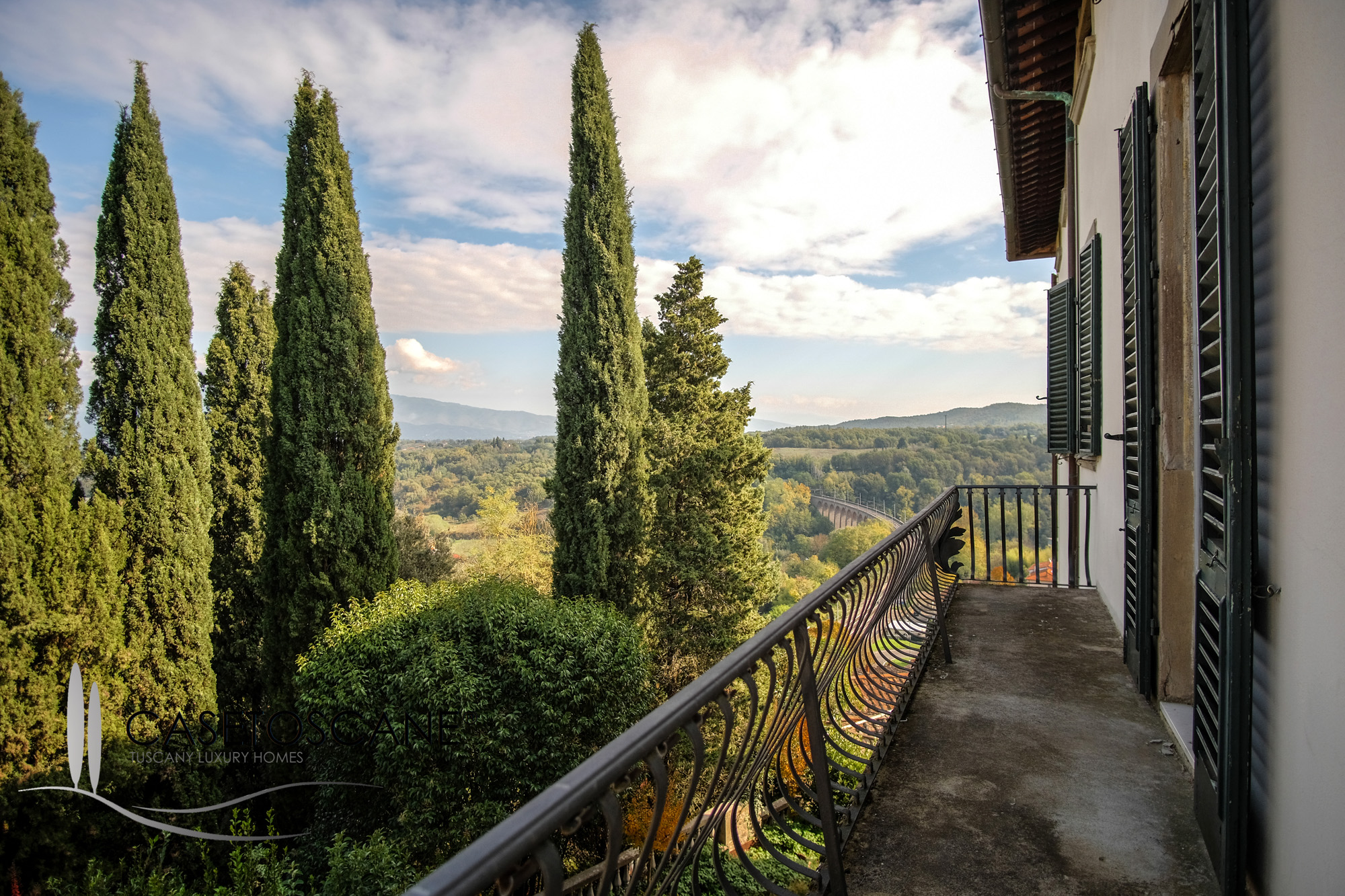 3231 - Prestigioso appartamento di mq.500 in palazzo storico con giardino esclusivo di mq.130 nel centro storico di Bucine (AR).