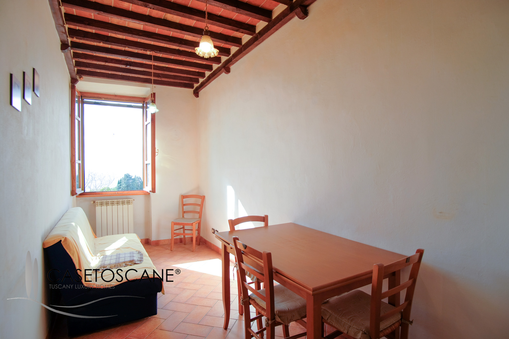 3234 - Caratteristico appartamento panoramico e ristrutturato di mq.65 al 2°P e mansarda nel centro storico di Lucignano (AR).