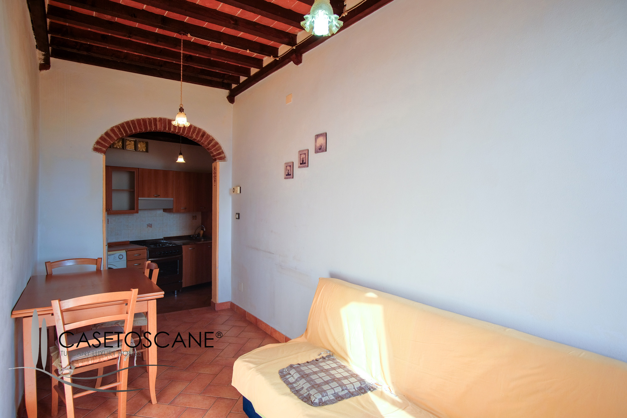 3234 - Caratteristico appartamento panoramico e ristrutturato di mq.65 al 2°P e mansarda nel centro storico di Lucignano (AR).