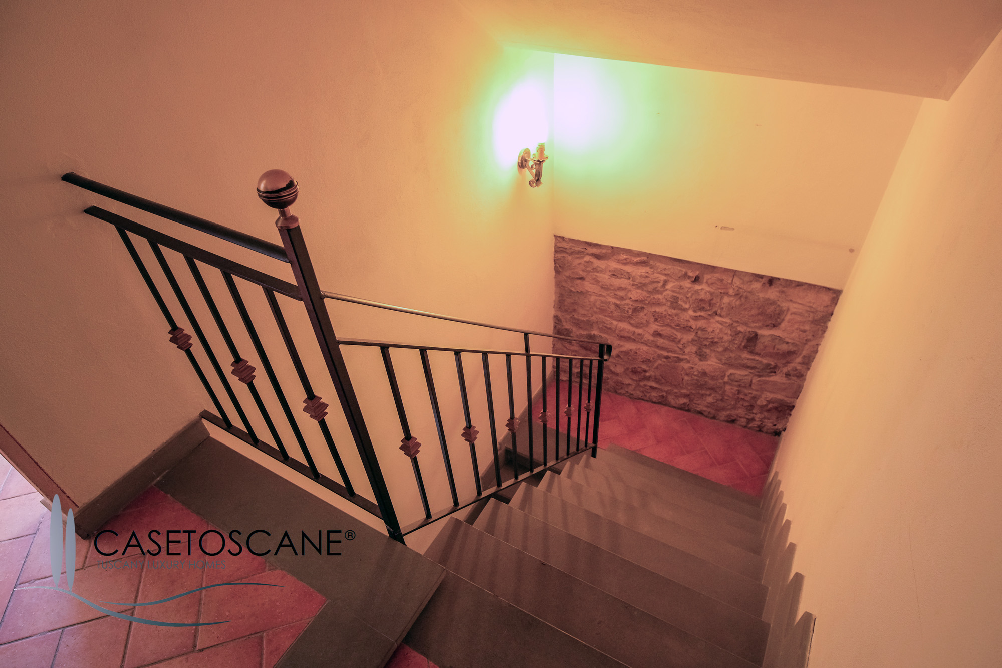 3234 - Caratteristico appartamento panoramico e ristrutturato di mq.65 al 2°P e mansarda nel centro storico di Lucignano (AR).