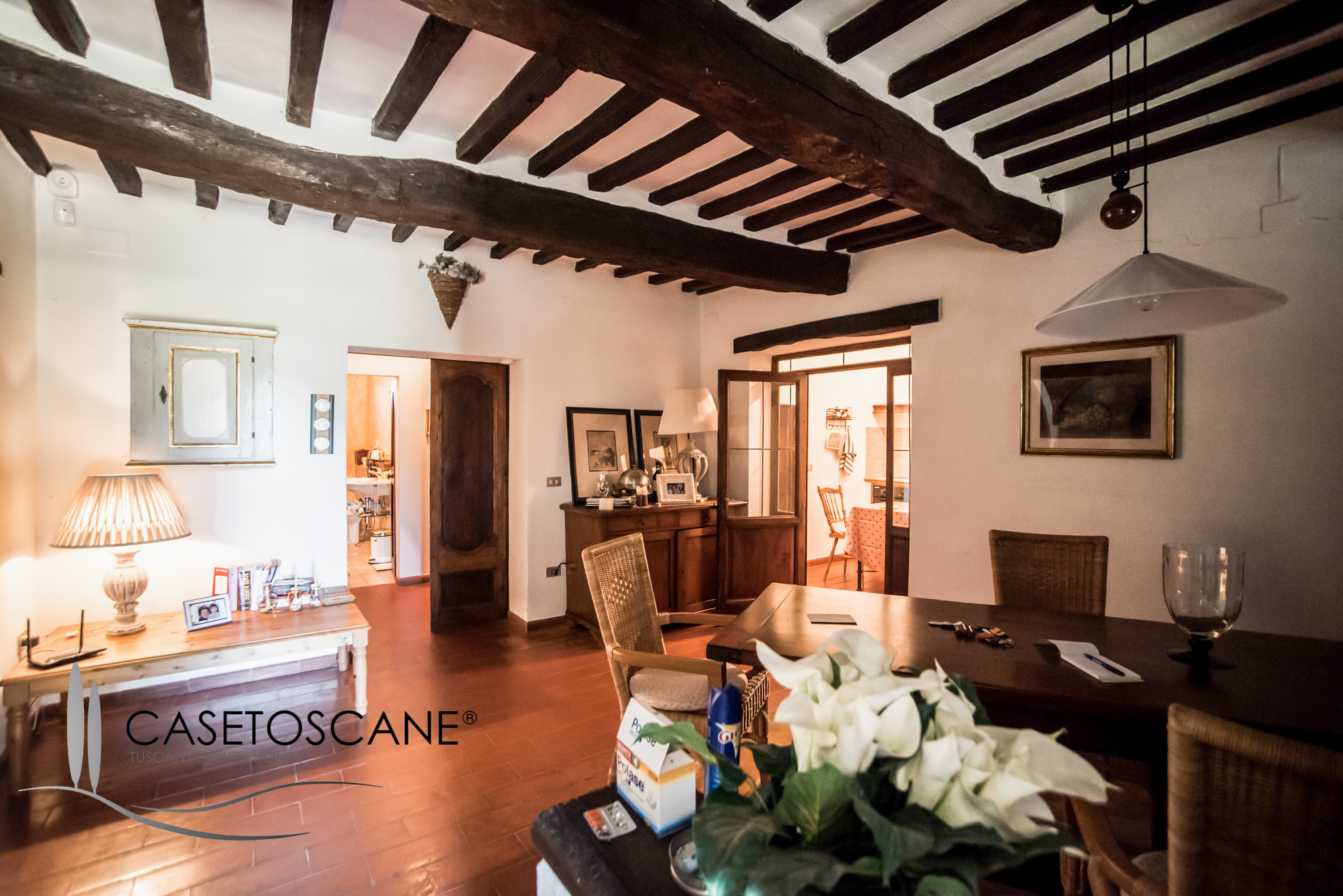 3235 - Casale perfettamente conservato di circa mq.250 oltre ad annesso di mq.45, con terreno di 2,5 ettari nella bellissima campagna di Lucignano (AR).